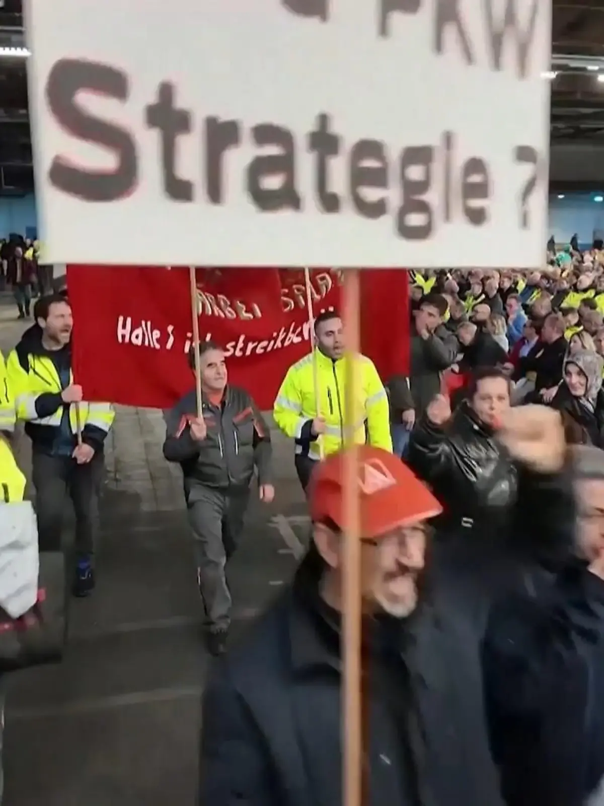 Bild zu: "Betriebsratsversammlung in Köln"