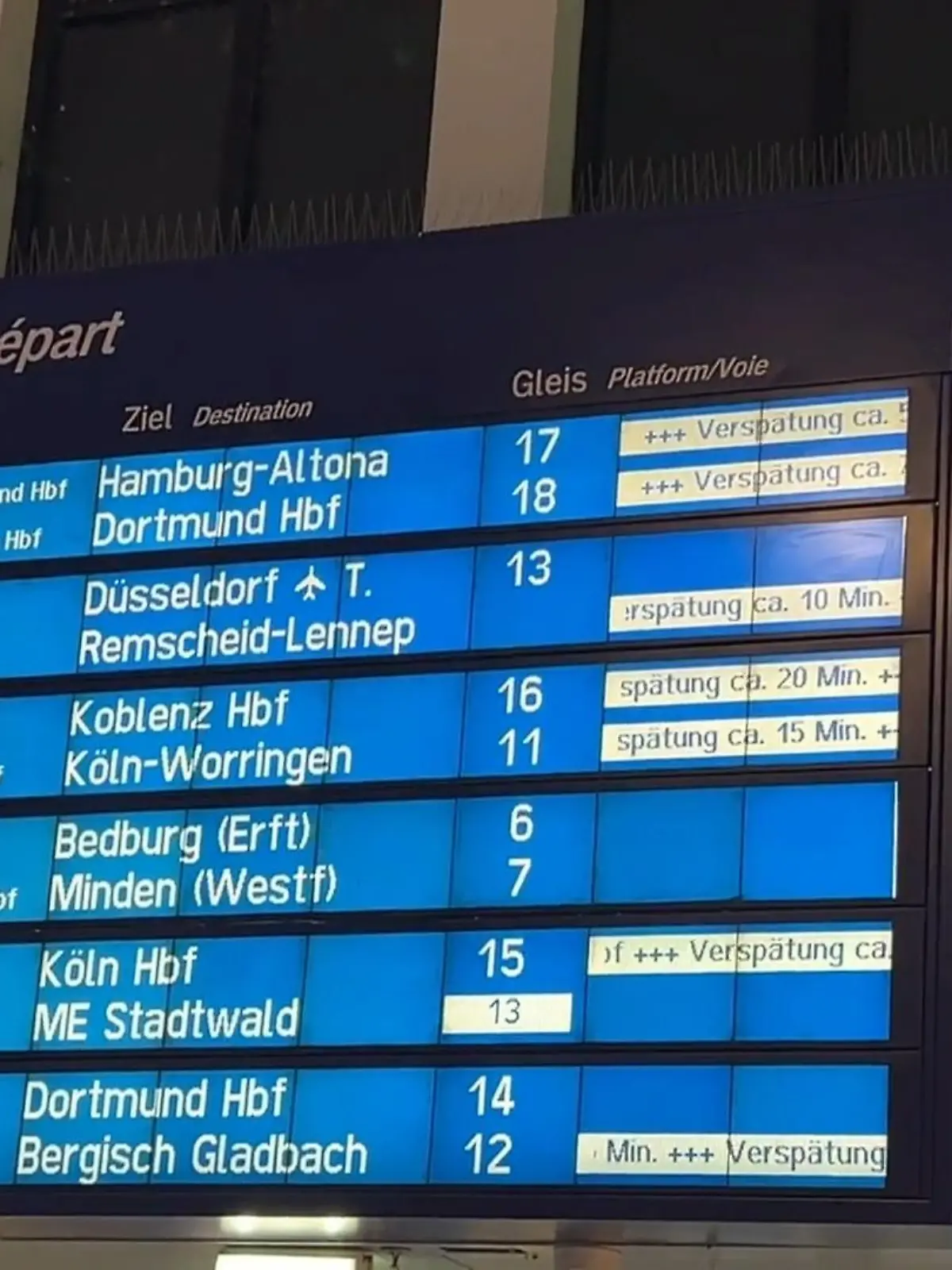 Bild zu: "Bahn-Chaos und kein Ende in Sicht! Kommen wir Weihnachten ans Ziel?"