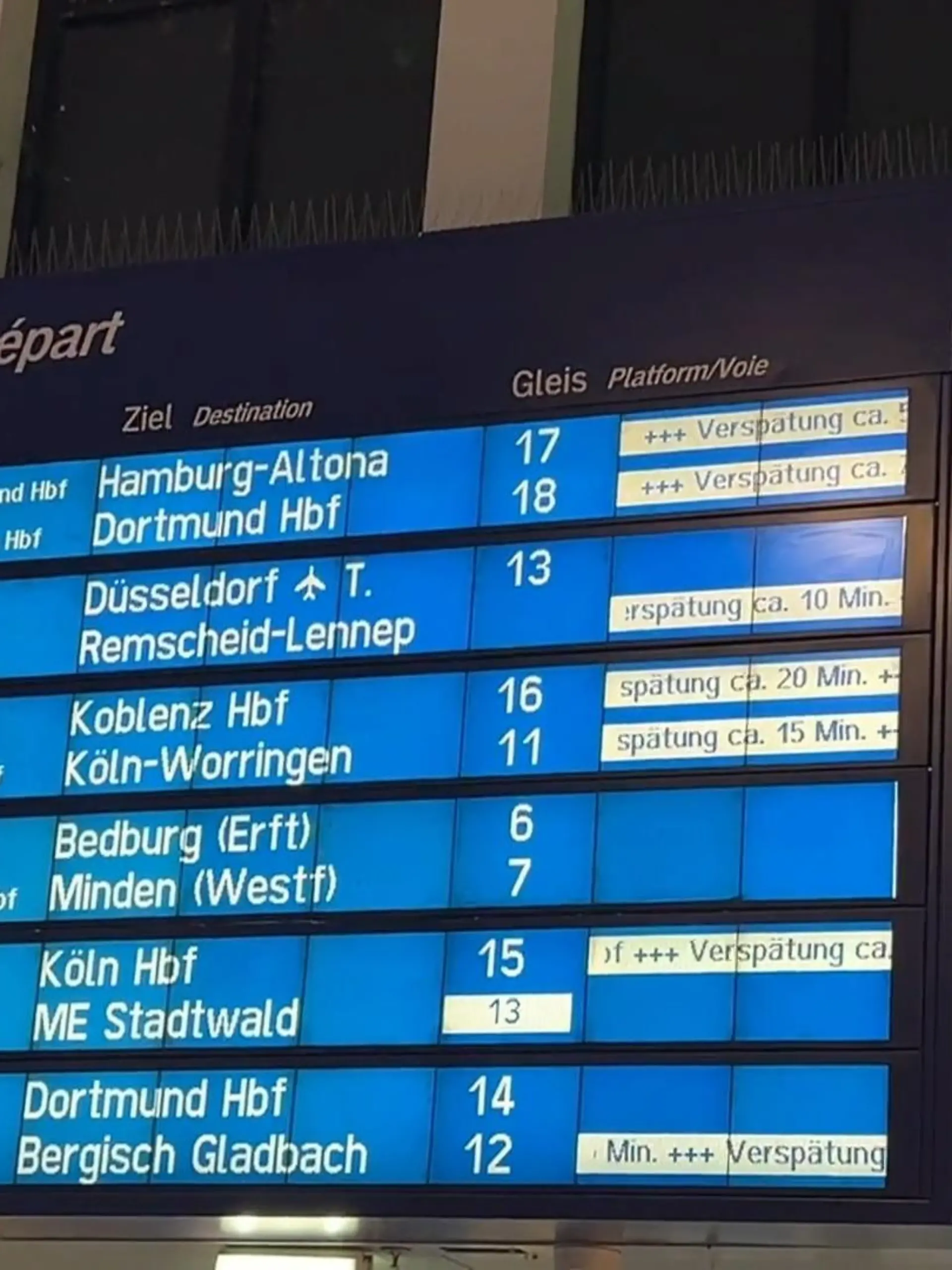 Bild zu: "Bahn-Chaos und kein Ende in Sicht! Kommen wir Weihnachten ans Ziel?"