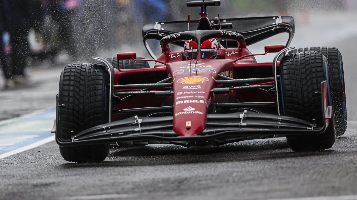 16 LECLERC Charles mco, Scuderia Ferrari F1-75, action during the Formula 1 Grand Premio del Made in Italy e dell Emilia-Romagna 2022, 4th round of the 2022 FIA Formula One World Championship, WM, Weltmeisterschaft on the Imola Circuit, from April 22 to 24, 2022 in Imola, Italy - F1 - EMILIA ROMAGNA GRAND PRIX 2022 DPPI/Panoramic PUBLICATIONxNOTxINxFRAxITAxBEL 00122010_G00D0238.JPG_