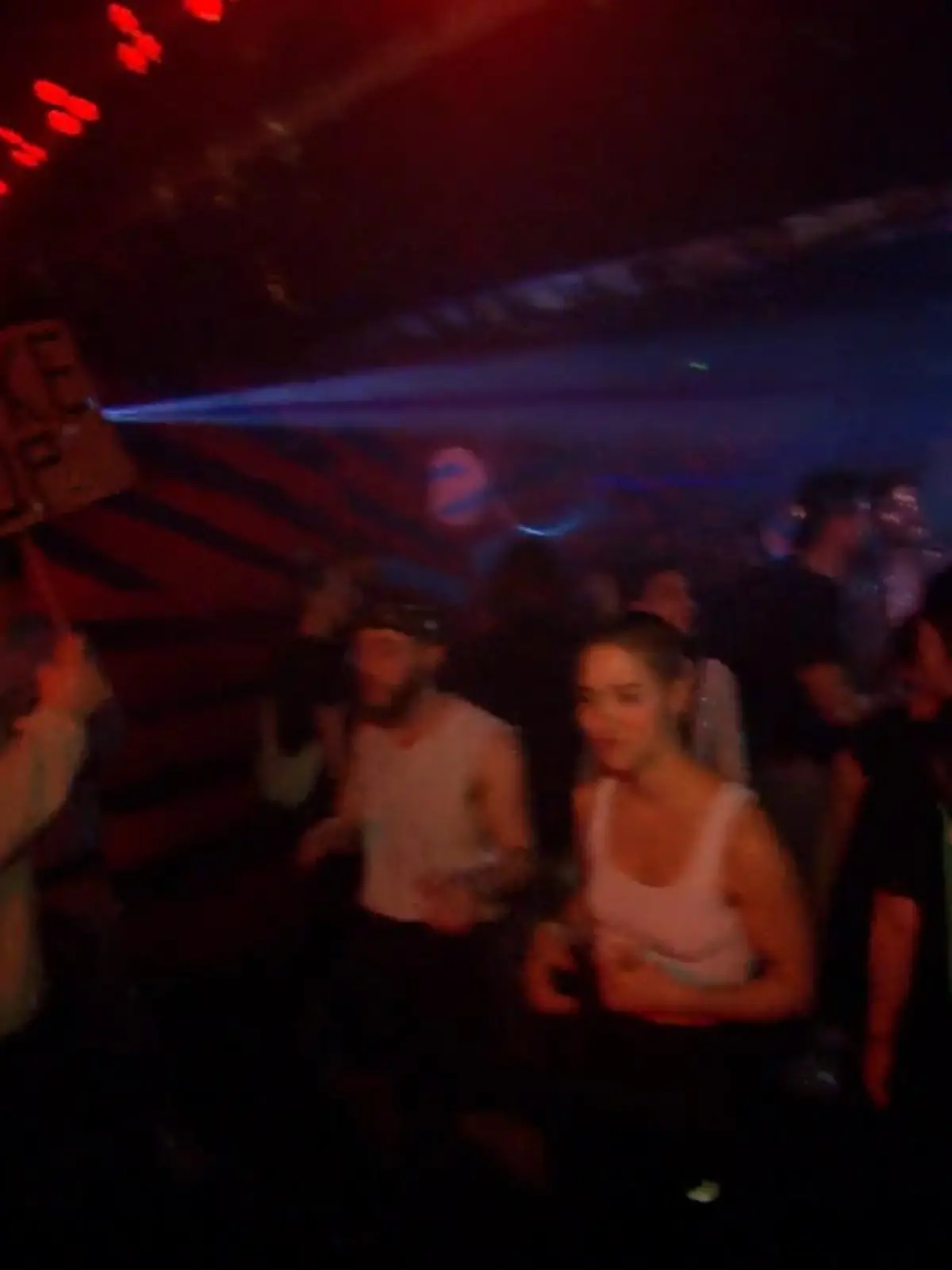 Bild zu: "Party vor der Arbeit"