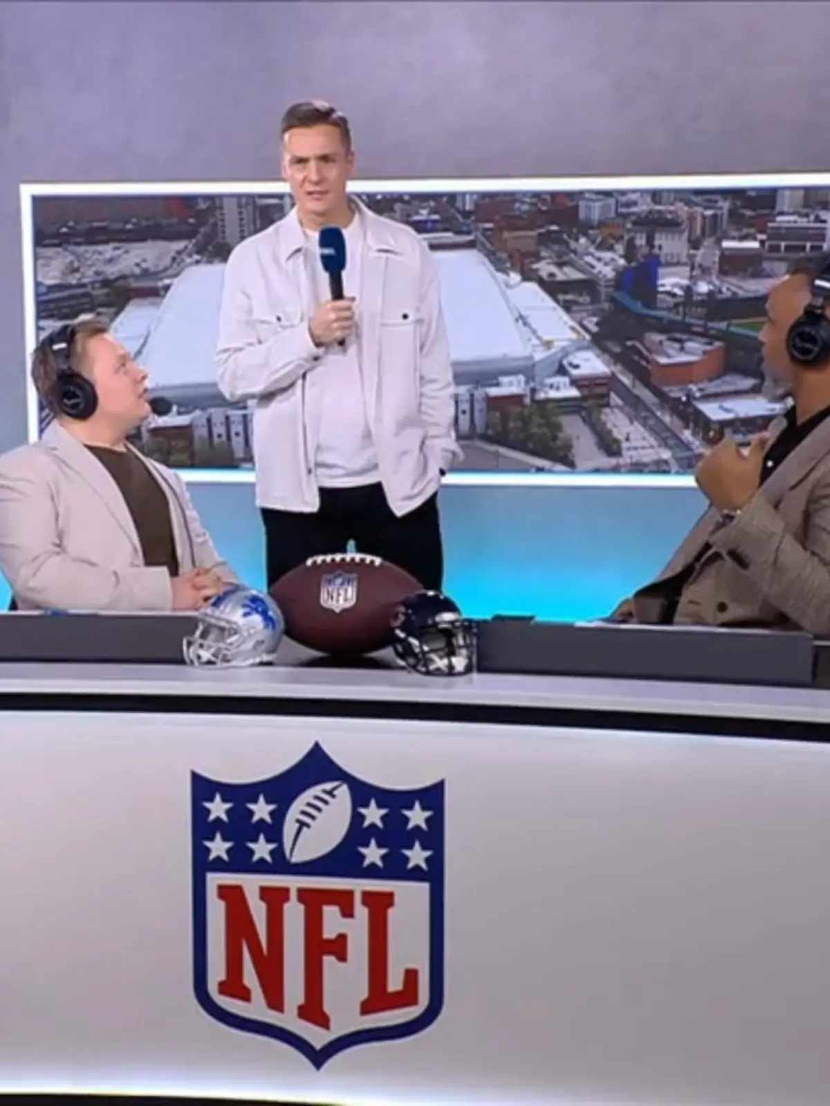 Bild zu: "Plötzlich steht RTL-Experte Felix Kroos im NFL-Studio"