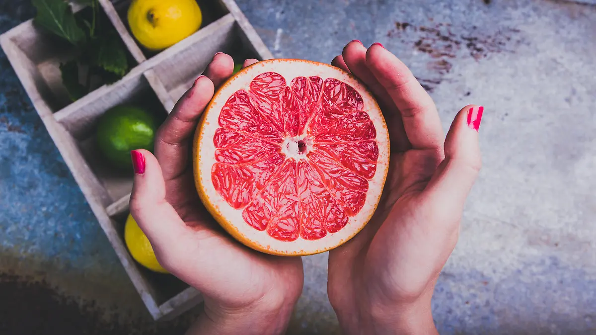 Woman holding a grapefruit