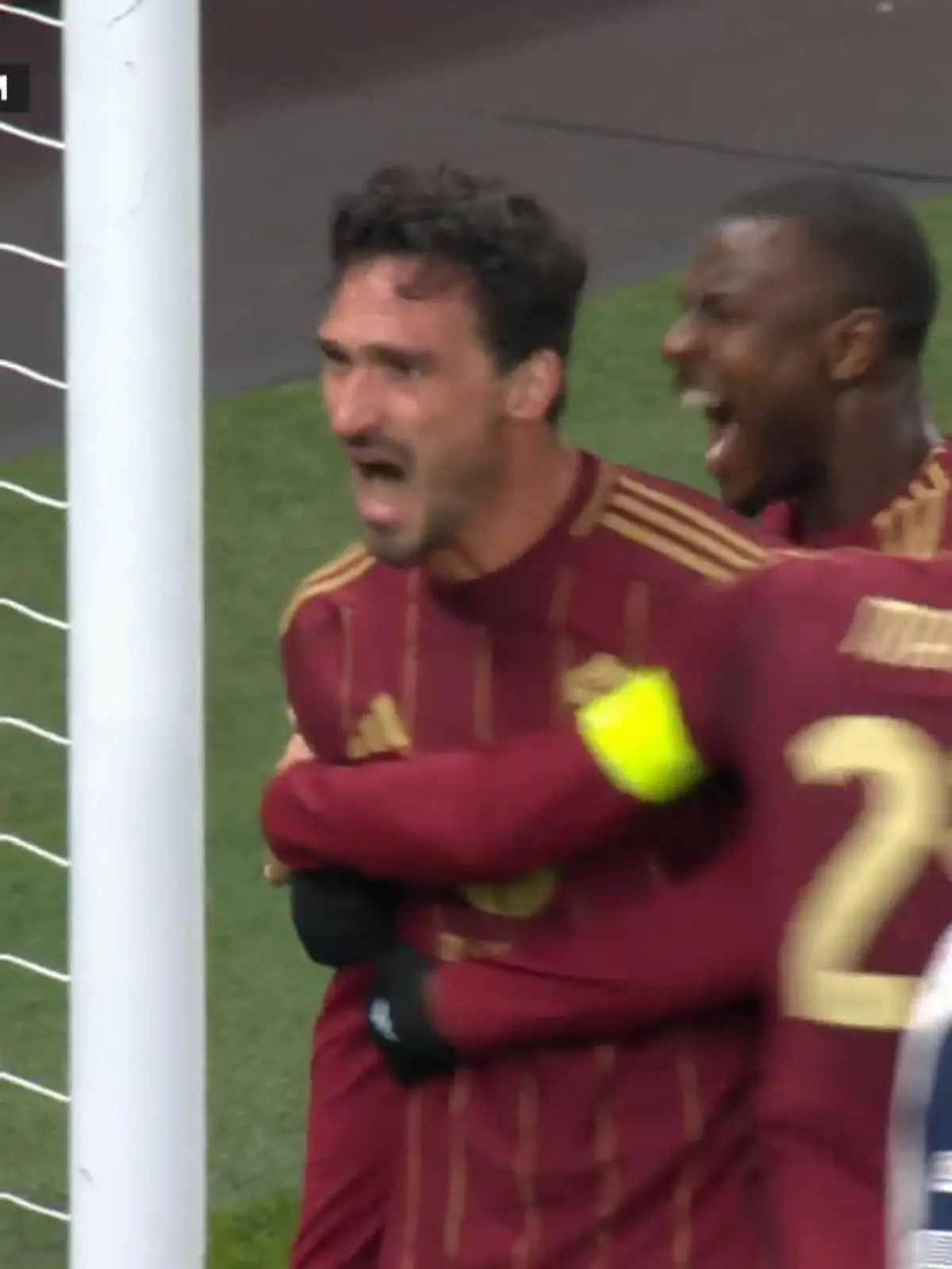 Bild zu: "Elfer-Pechvogel Hummels trifft in der Nachspielzeit"