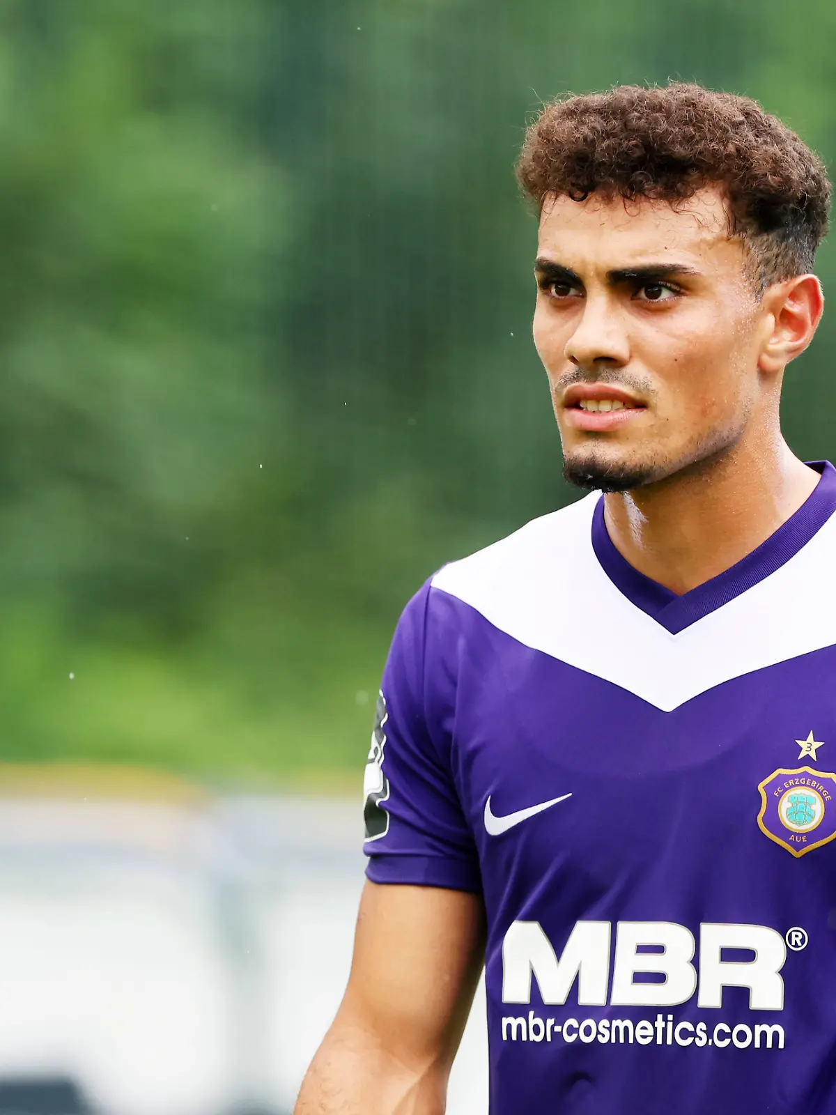Ali Loune, marokkanisch-deutscher Fußballspieler, im Trikot des Klubs Erzgebirge Aue 