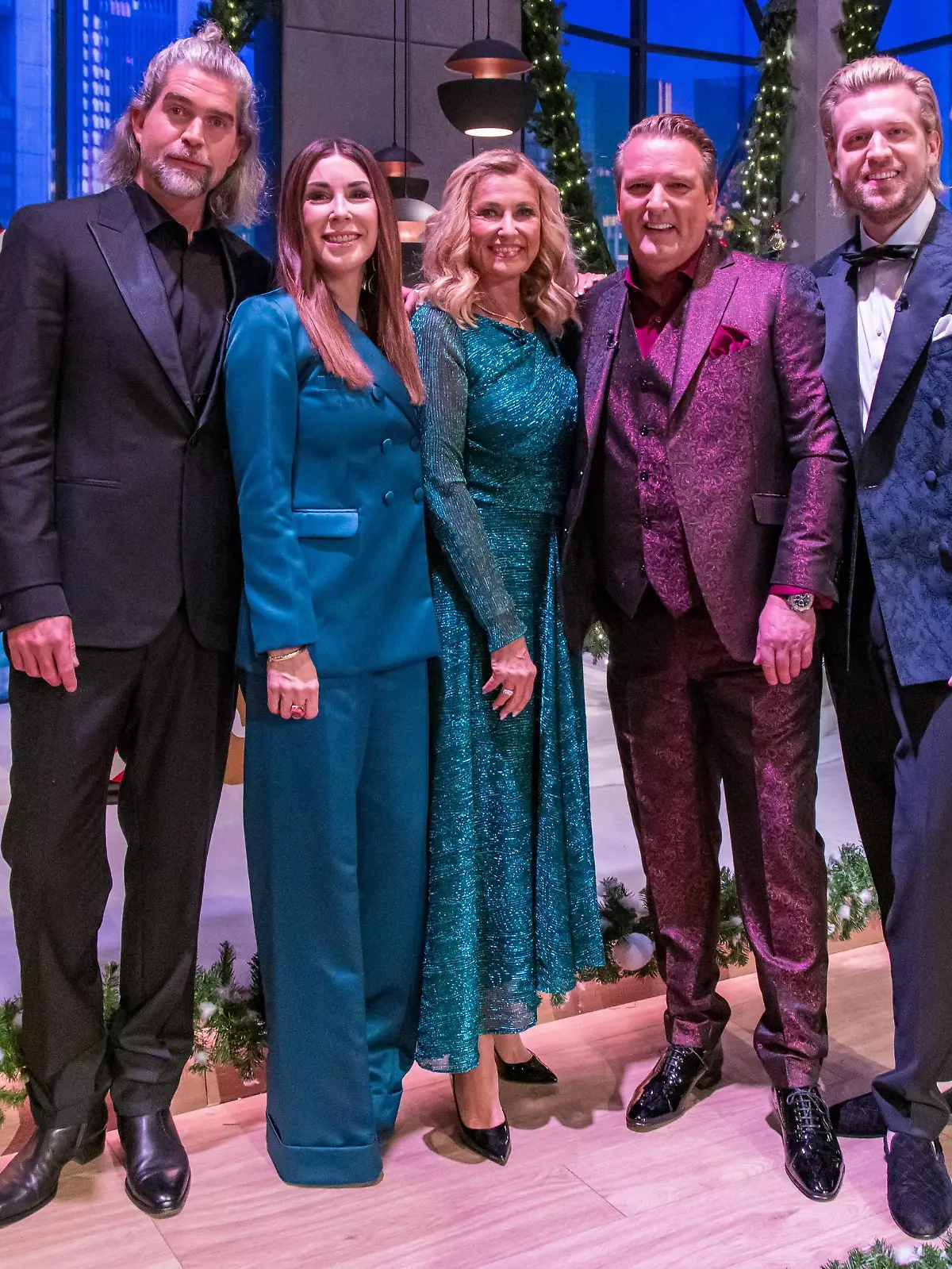 Die „Löwen” (v.l.) Nils Glagau, Judith Williams, Dagmar Wöhrl, Ralf Dümmel und Tillman Schulz.   

+++ Die Verwendung des sendungsbezogenen Materials ist nur mit dem Hinweis und Verlinkung auf RTL+ gestattet. +++