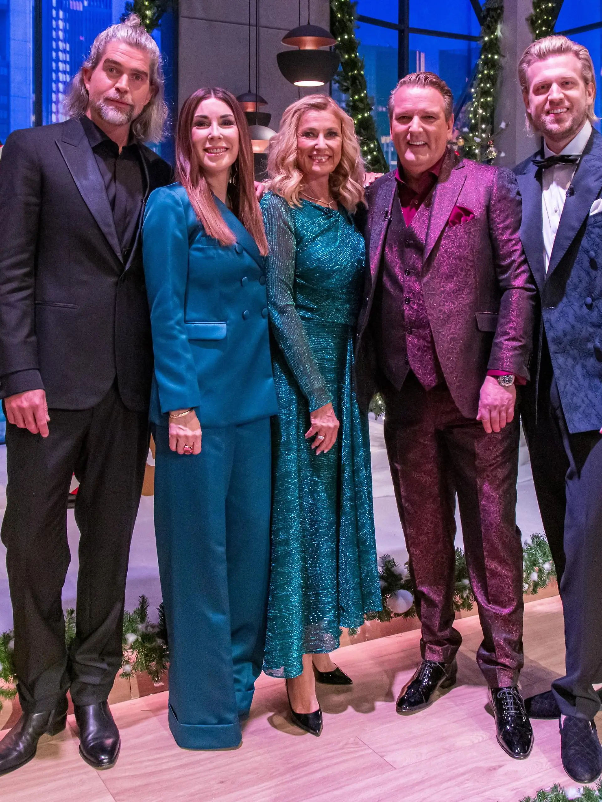 Die „Löwen” (v.l.) Nils Glagau, Judith Williams, Dagmar Wöhrl, Ralf Dümmel und Tillman Schulz.   

+++ Die Verwendung des sendungsbezogenen Materials ist nur mit dem Hinweis und Verlinkung auf RTL+ gestattet. +++