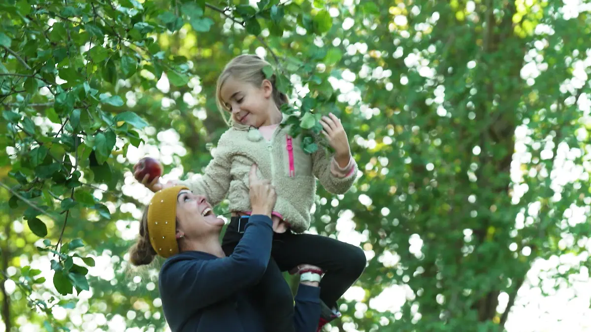 Bäuerin Stefanie und Tochter Carlotta