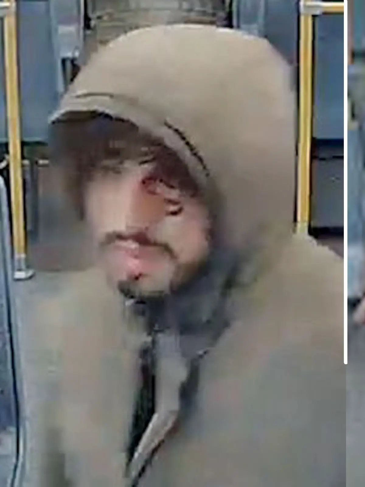 Dieser Mann soll in Köln einen anderen Mann vor einen Zug geschubst haben. 