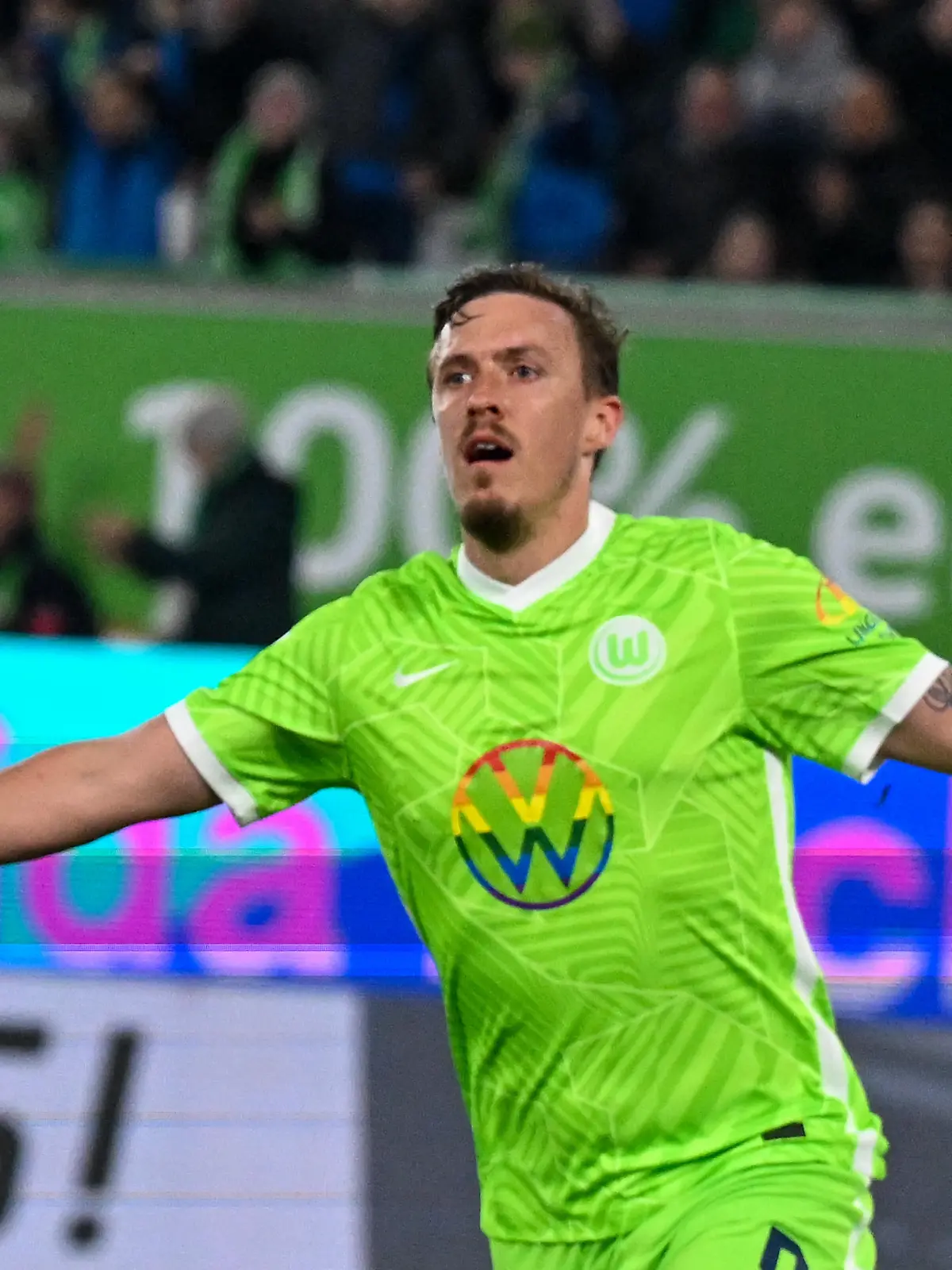 Fußball: 1. Bundesliga, 31. Spieltag, VfL Wolfsburg - 1. FSV Mainz 05 am 22.04.2022 in der Volkswagen Arena in Wolfsburg. Wolfsburgs Max Kruse beim Torjubel zum 3:0. DFL REGULATIONS PROHIBIT ANY USE OF PHOTOGRAPHS AS IMAGE SEQUENCES AND/OR QUASI-VIDEO.