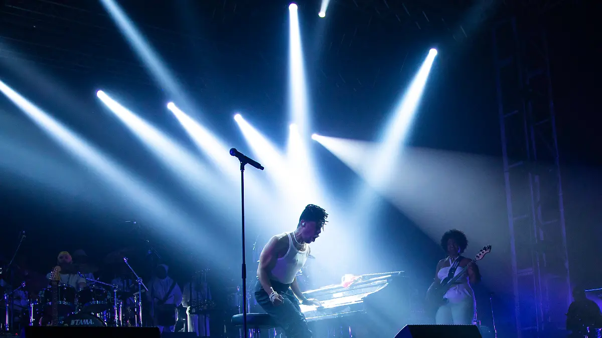 Jonathan Michael Batiste, bekannt als Jon Batiste, auf dem C6-Festival in São Paulo im Ibirapuera Park 2020.