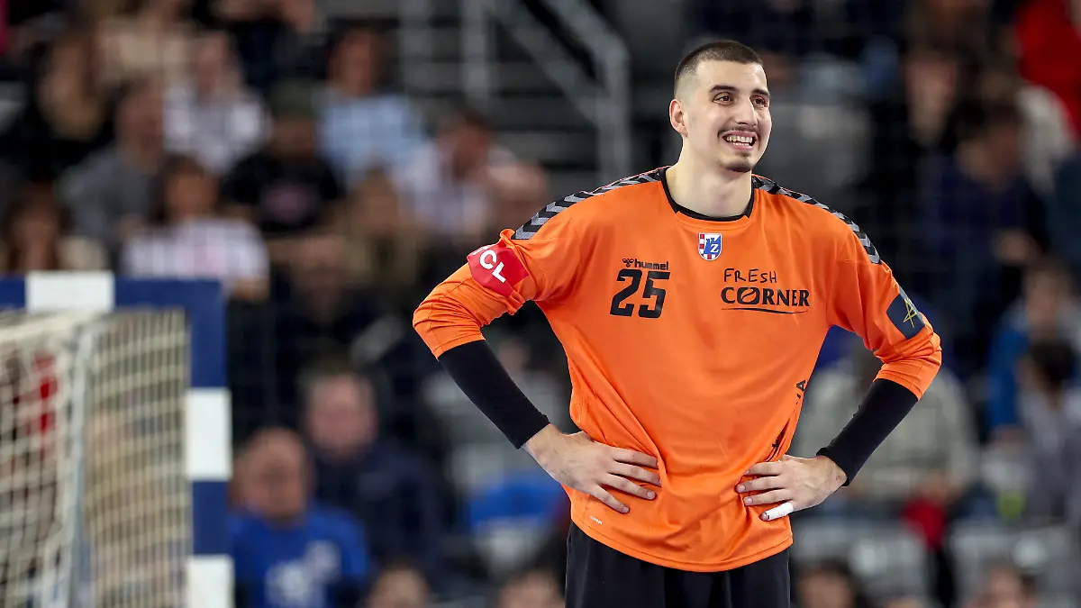 Torhüter Matej Mandic.