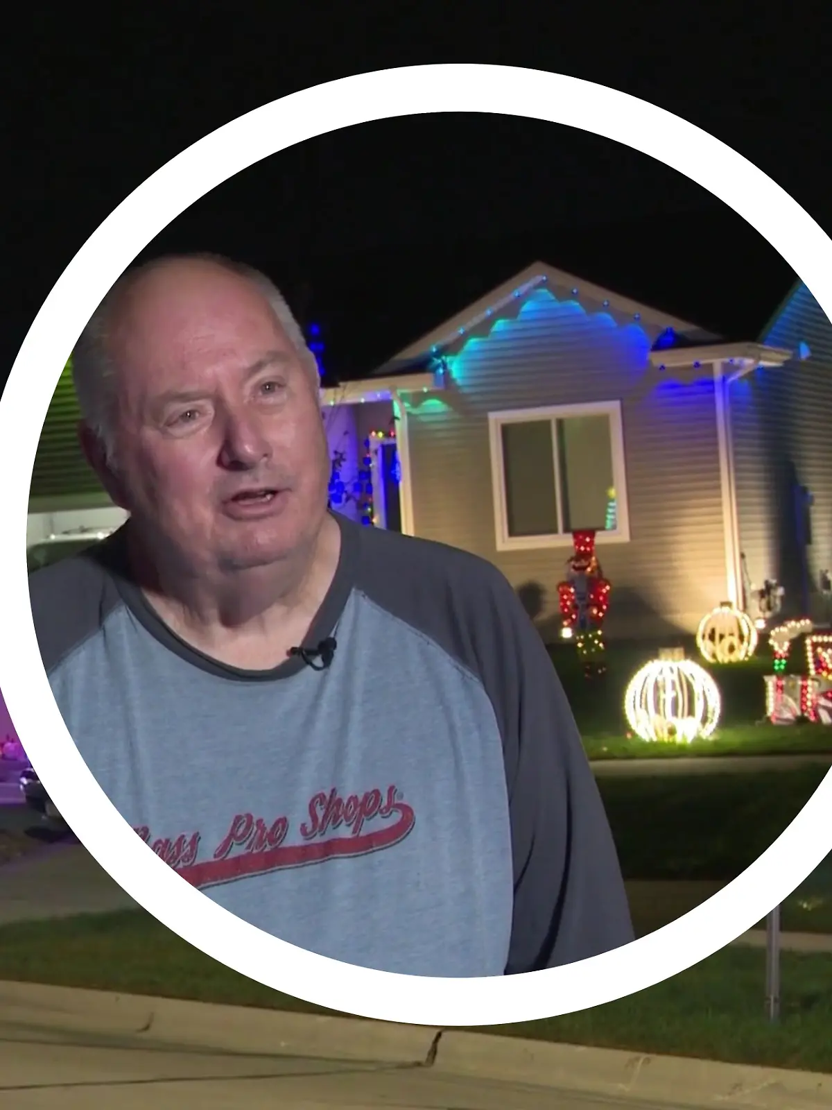 John Reichart (74) legt sich beim Dekorieren an Weihnachten mächtig ins Zeug. Und zwar aus folgendem Grund.