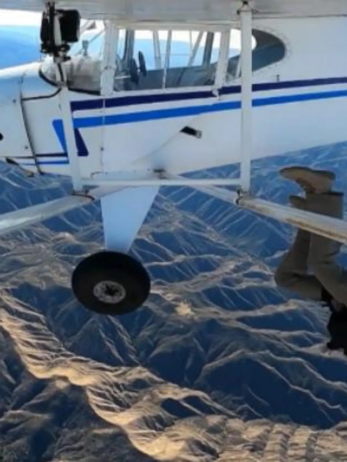 Olympia-Snowboarder  und YouTuber Trevor Jacob wird vorgeworfen, einen Flugzeugabsturz für Klicks inszeniert zu haben.