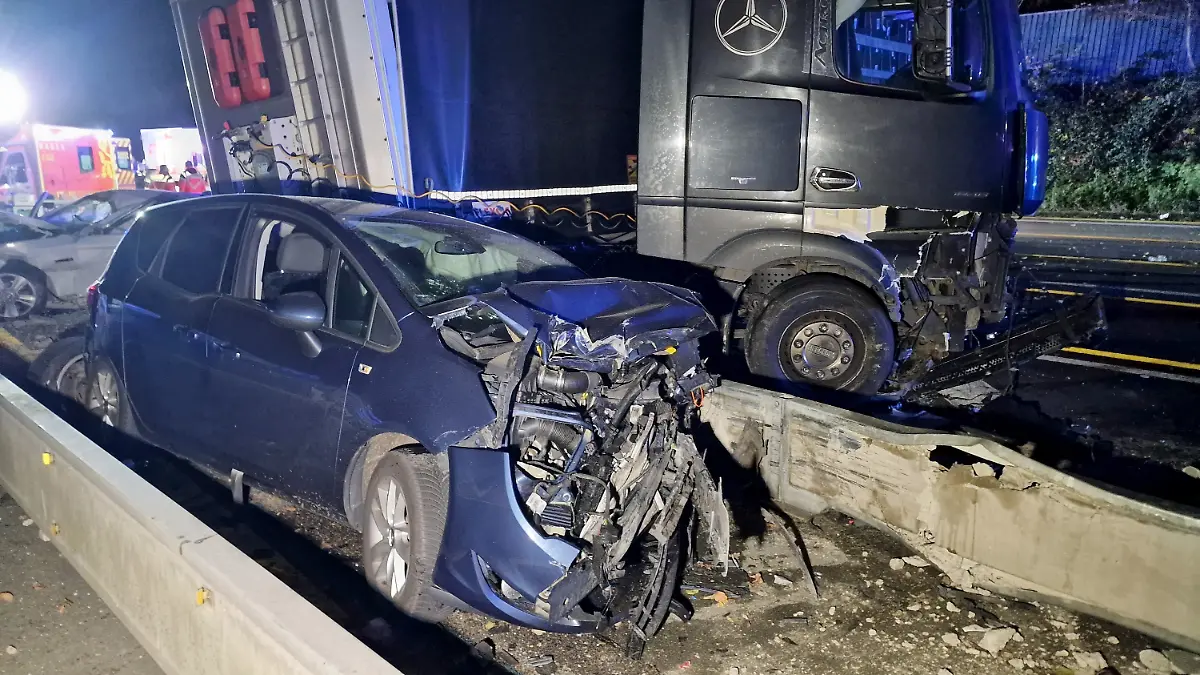 Nach seiner Chaosfahrt über mehrere Autobahnen hat die Polizei den Lkw-Fahrer gestoppt. 