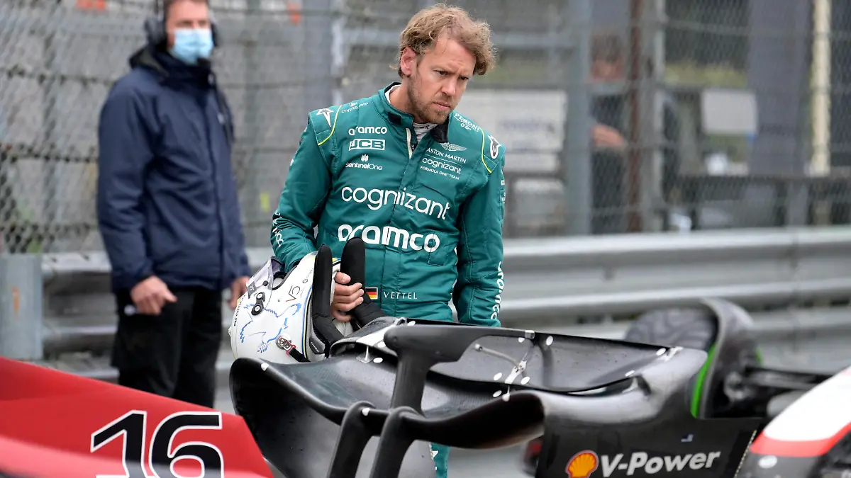 Formula 1 2022: Emilia Romagna GP AUTODROMO INTERNAZIONALE ENZO E DINO FERRARI, ITALY - APRIL 22: Sebastian Vettel, Aston Martin, in Parc Ferme after Qualifying during the Emilia Romagna GP at Autodromo Internazionale Enzo e Dino Ferrari on Friday April 22, 2022 in imola, Italy. Photo by Mark Sutton / Sutton Images Images PUBLICATIONxINxGERxSUIxAUTxHUNxONLY GP2204_154544_MS21605