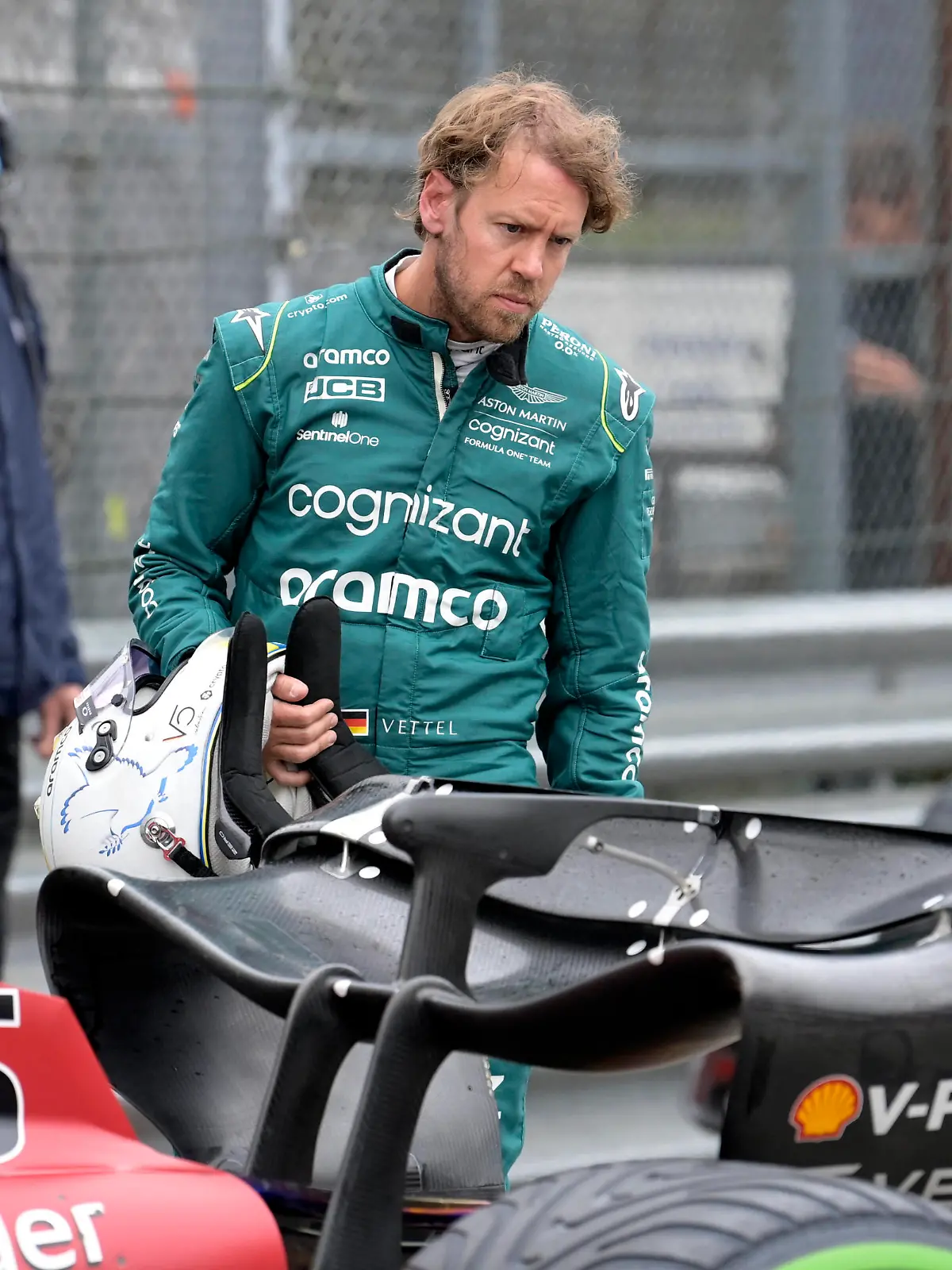  Formula 1 2022: Emilia Romagna GP AUTODROMO INTERNAZIONALE ENZO E DINO FERRARI, ITALY - APRIL 22: Sebastian Vettel, Aston Martin, in Parc Ferme after Qualifying during the Emilia Romagna GP at Autodromo Internazionale Enzo e Dino Ferrari on Friday April 22, 2022 in imola, Italy. Photo by Mark Sutton / Sutton Images Images PUBLICATIONxINxGERxSUIxAUTxHUNxONLY GP2204_154544_MS21605