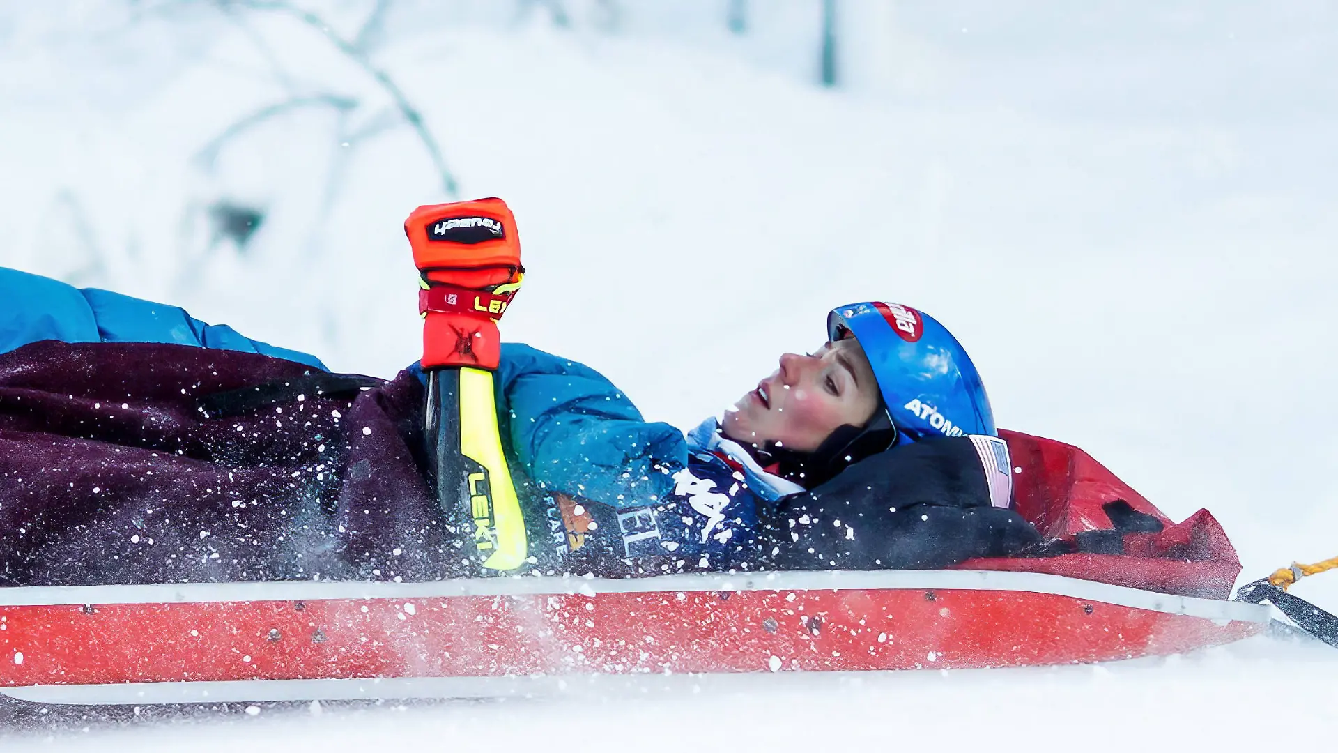 Mikaela Shiffrin muss beim Weltcup in Killington abtransportiert werden. 