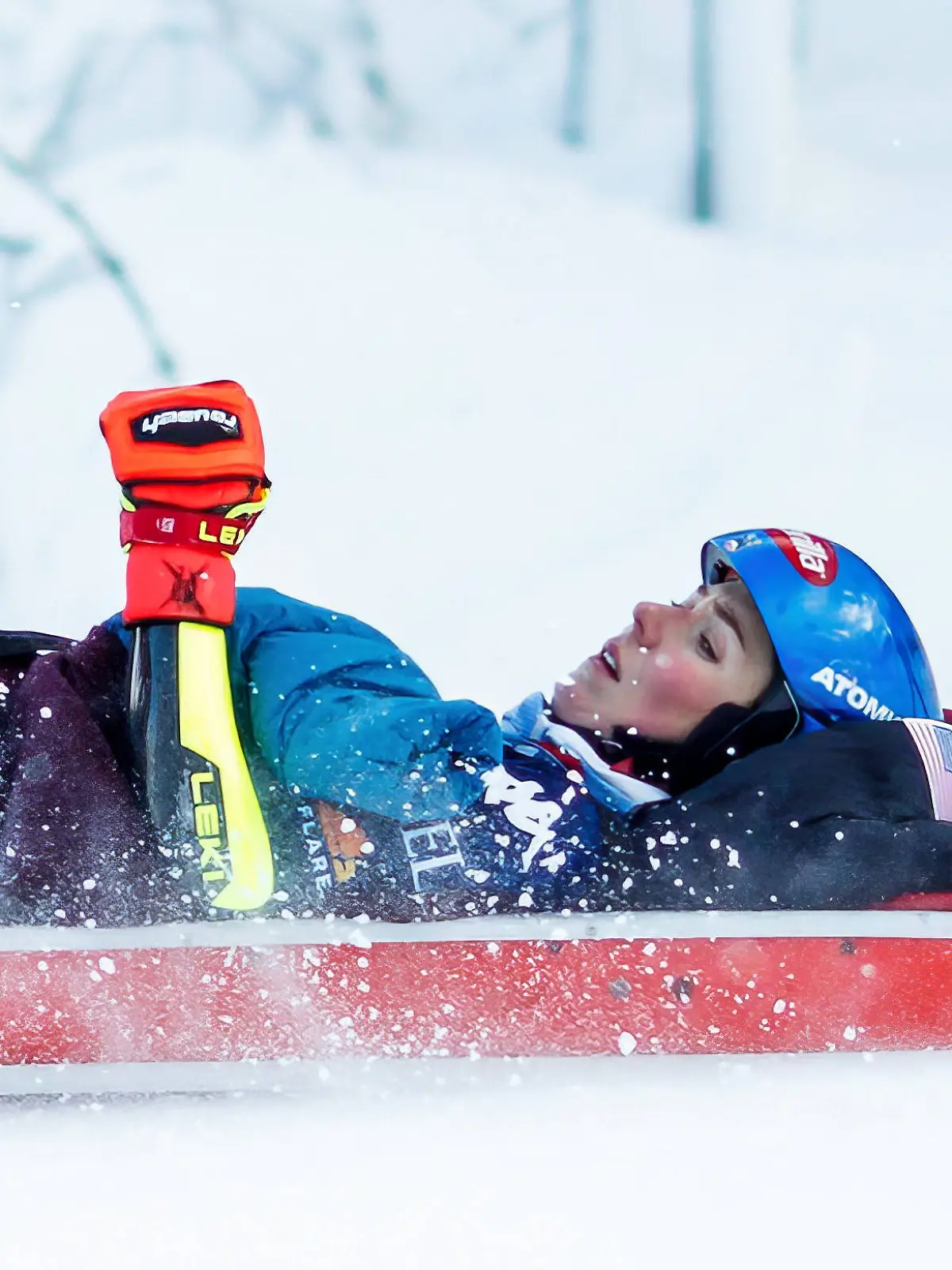 Mikaela Shiffrin muss beim Weltcup in Killington abtransportiert werden. 