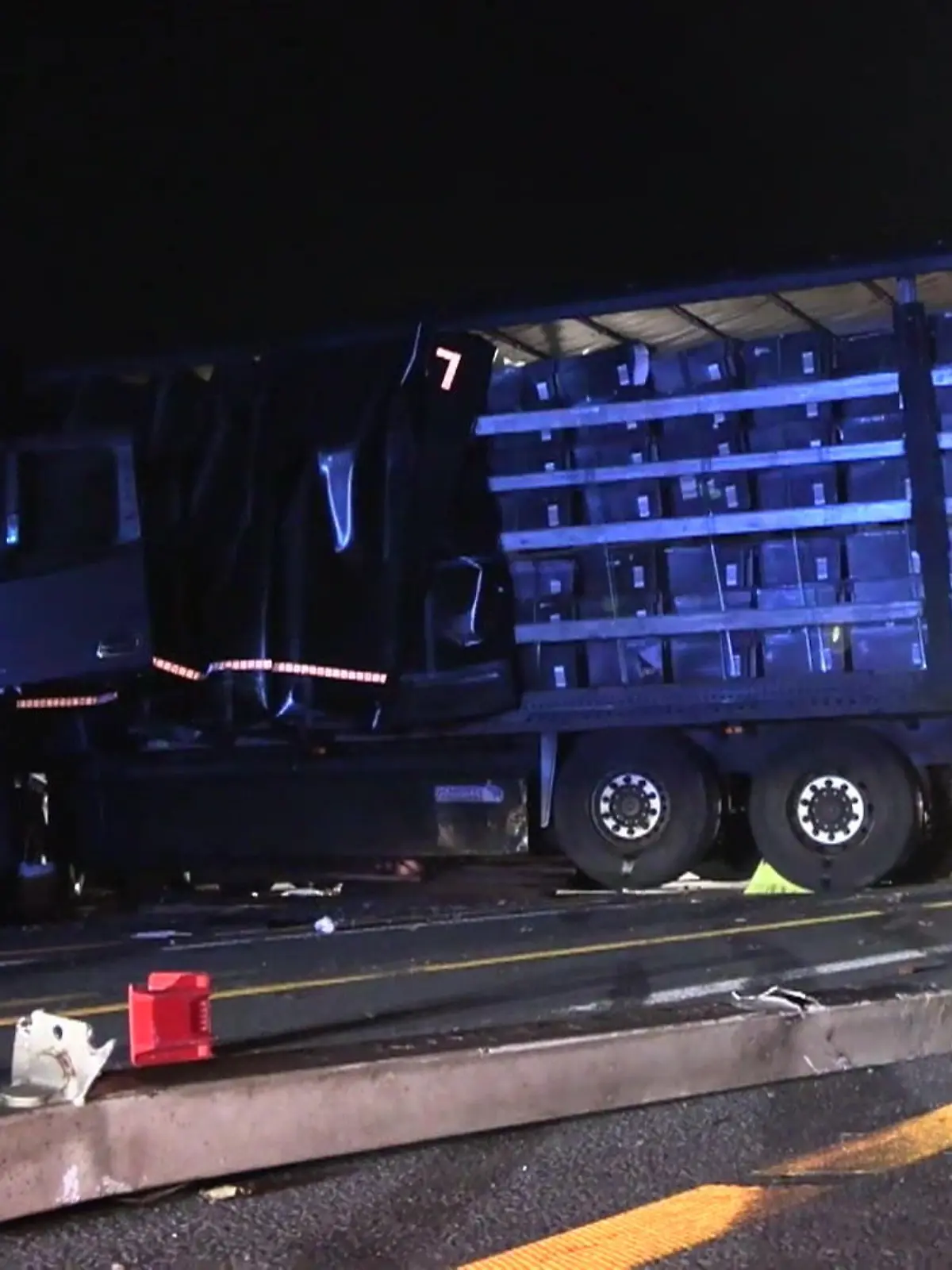 Bild zu: "Nach Chaos-Fahrt auf A1: Kann ein fahrender Lkw überhaupt aufgehalten werden?"