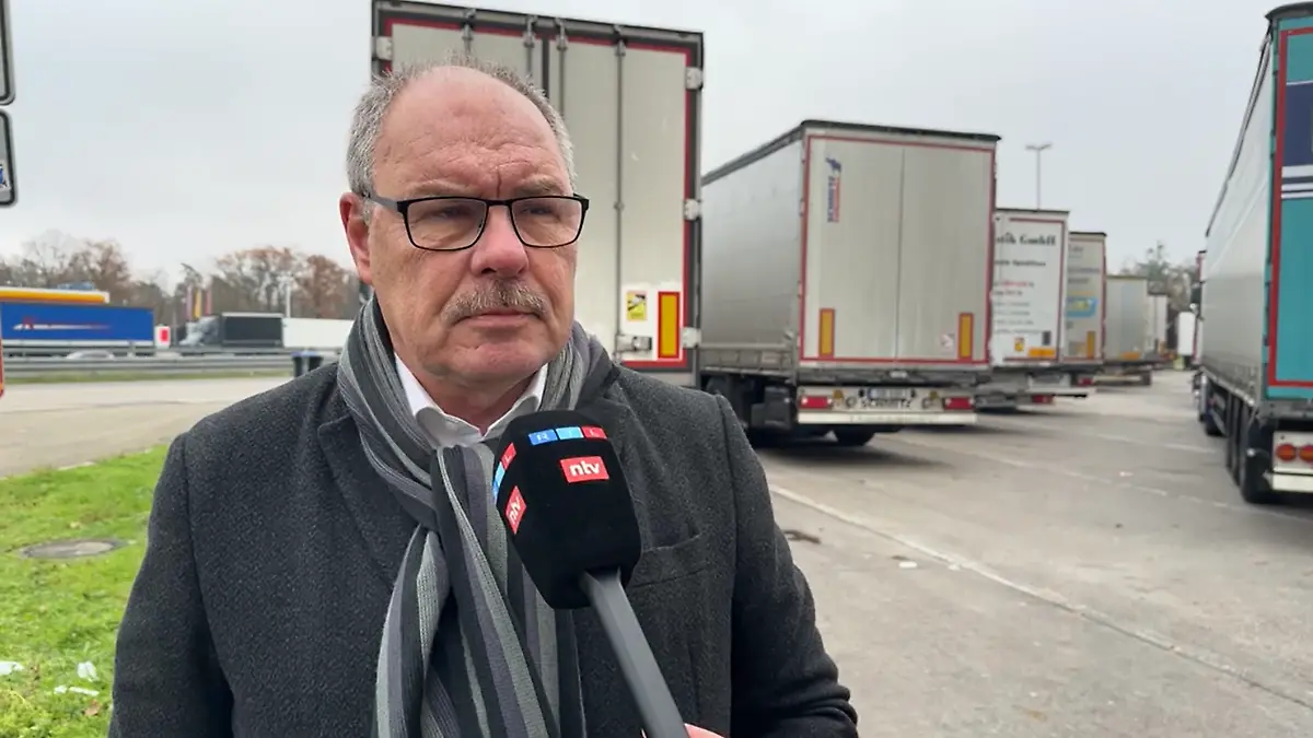 Dieter Schäfer von der Initiative „Hellwach mit 80 km/h“.
