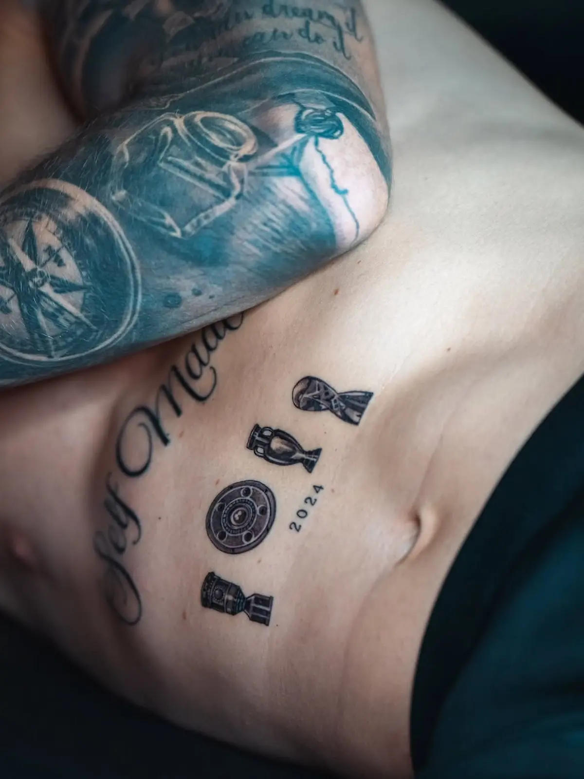 Zahlreiche Titel-Tattoos zieren Alejandro Grimaldos Körper.