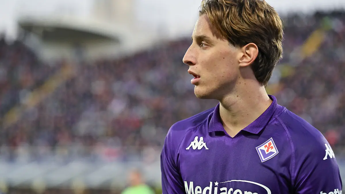 Edoardo Bove im Florenz-Trikot.