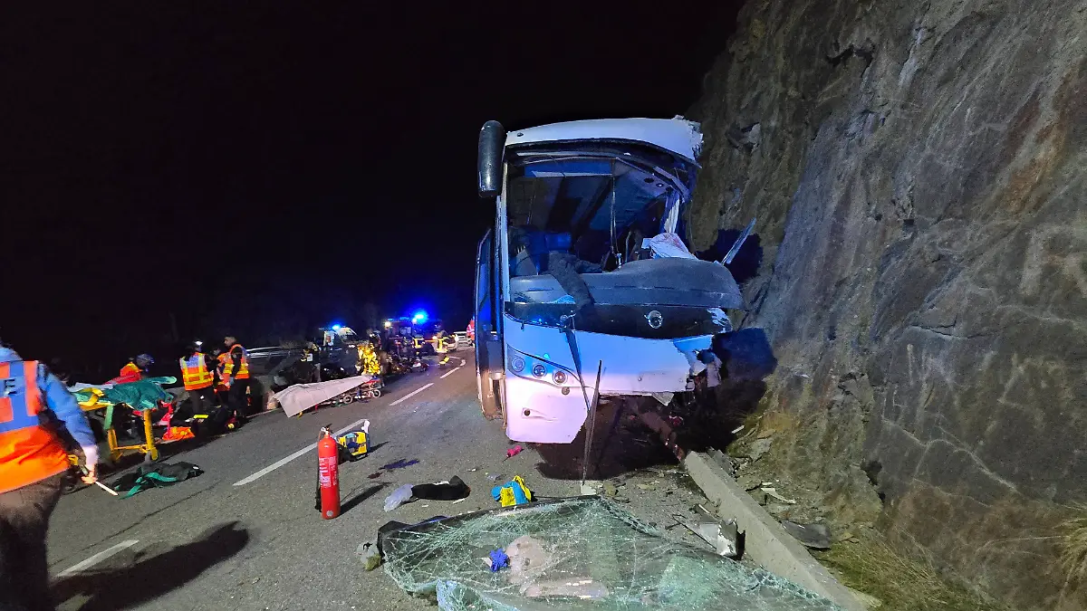 Drei Hubschrauber und rund hundert Feuerwehrleute und Rettungskräfte waren im Einsatz.