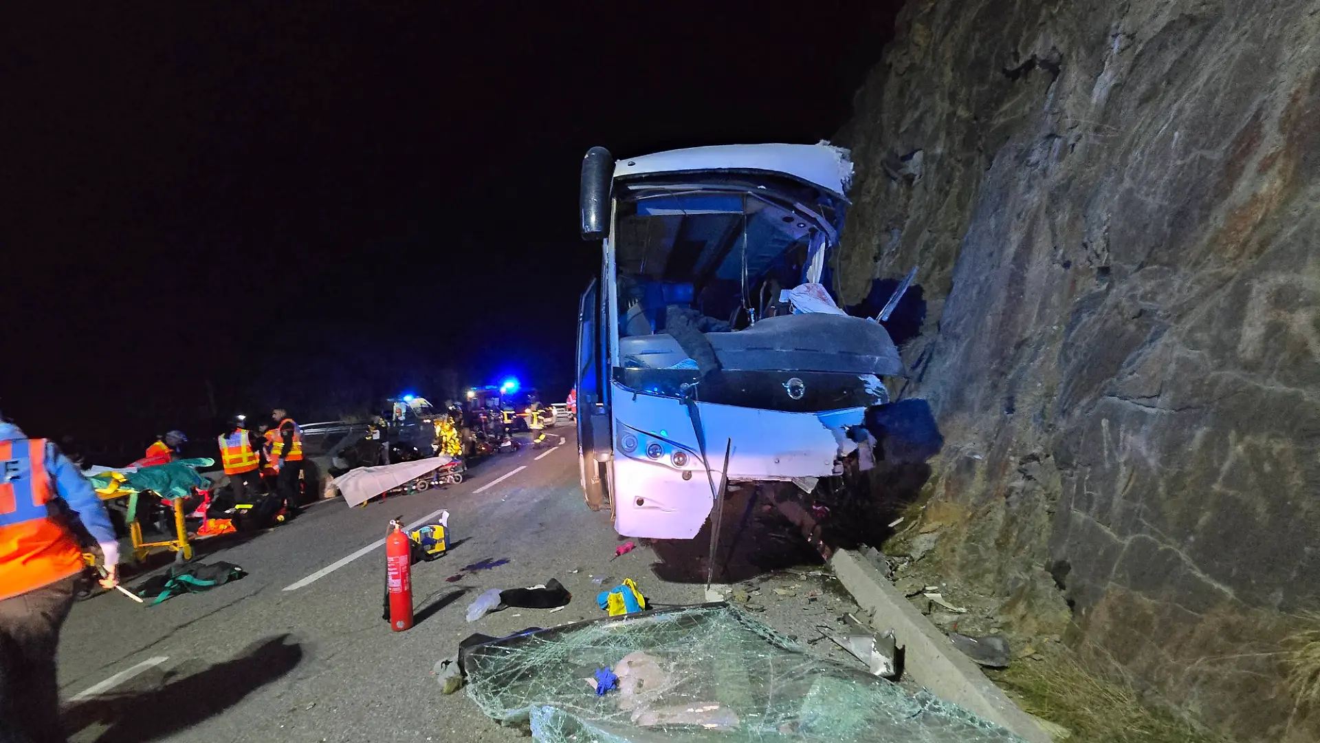 Drei Hubschrauber und rund hundert Feuerwehrleute und Rettungskräfte waren im Einsatz.