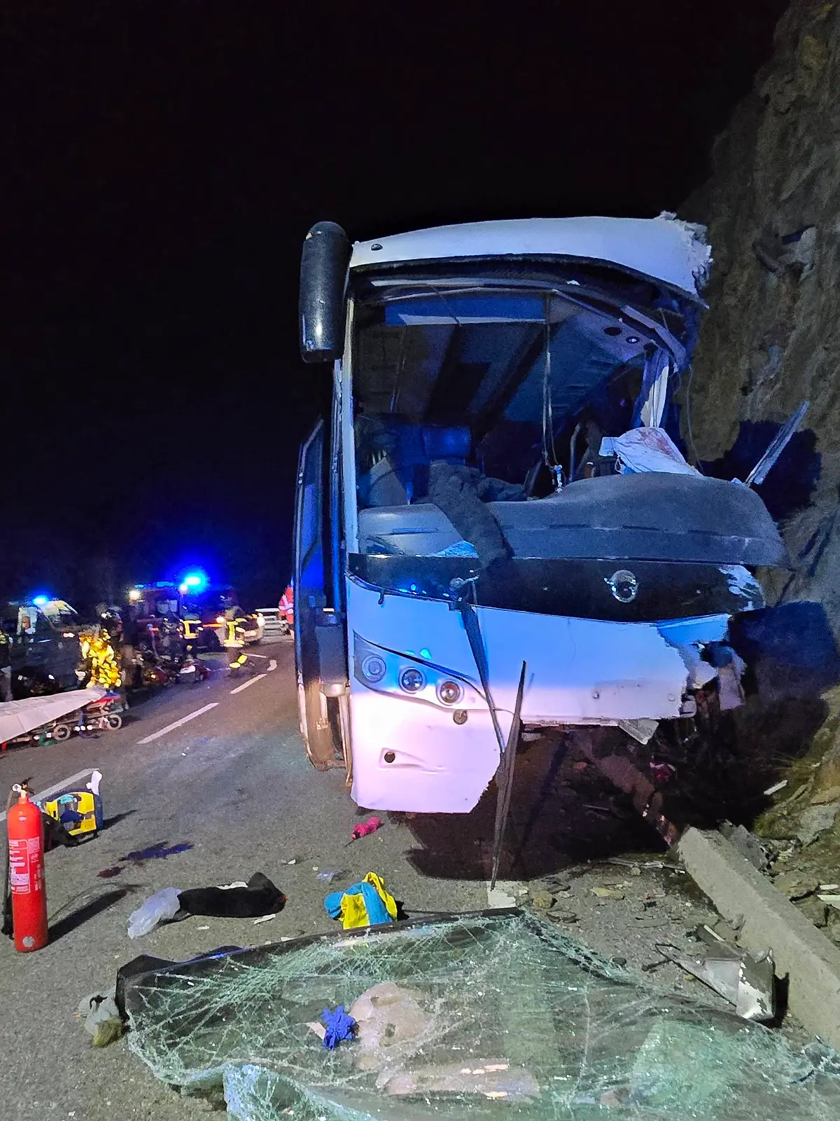 Drei Hubschrauber und rund hundert Feuerwehrleute und Rettungskräfte waren im Einsatz.