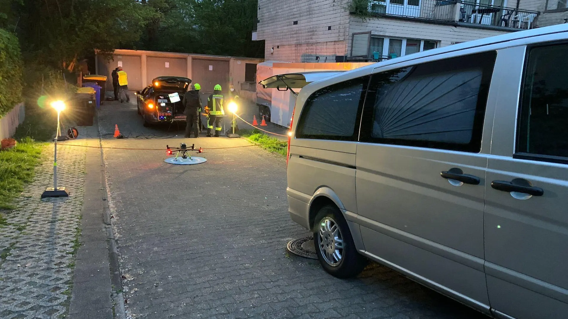 Bis in den späten Abend hinein waren die Rettungskräfte in Mönchengladbach im Einsatz