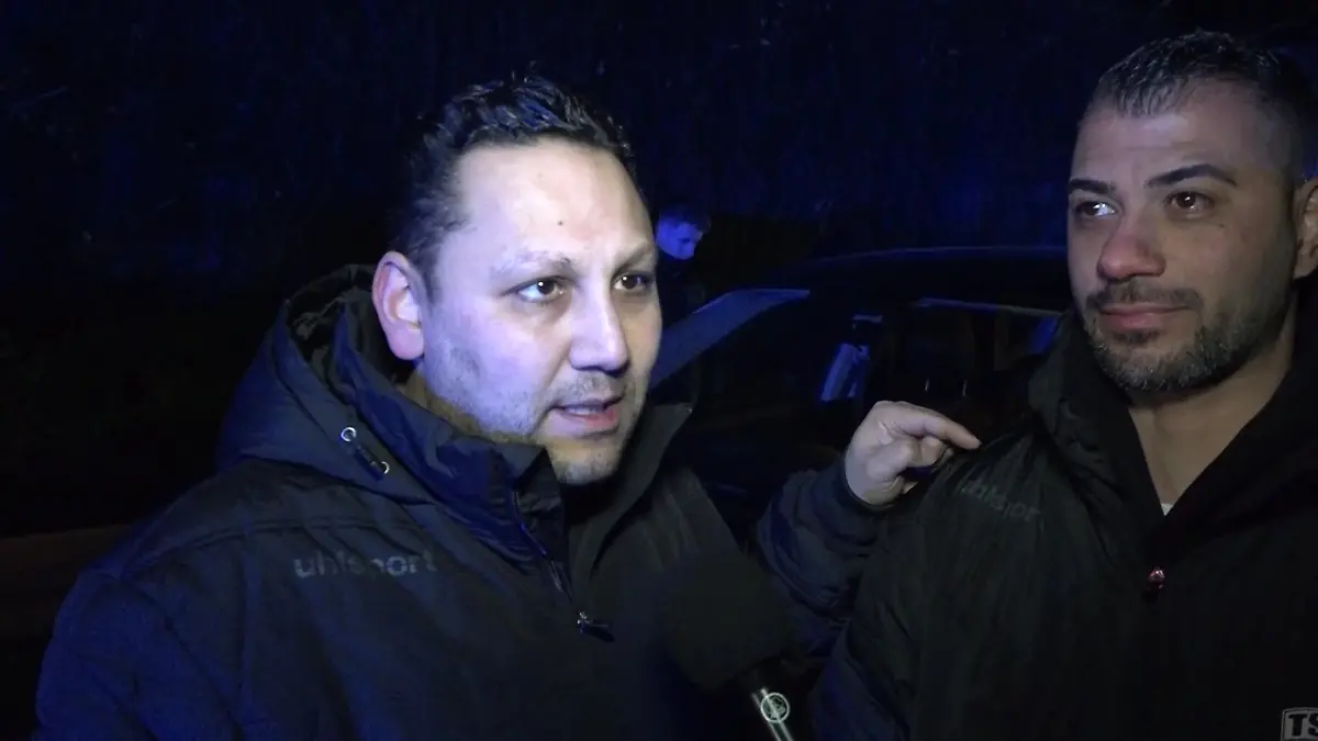 Diese Männer fahren die A46 aus Mönchengladbach kommend, als sie die irre LKW-Fahrt beobachten.