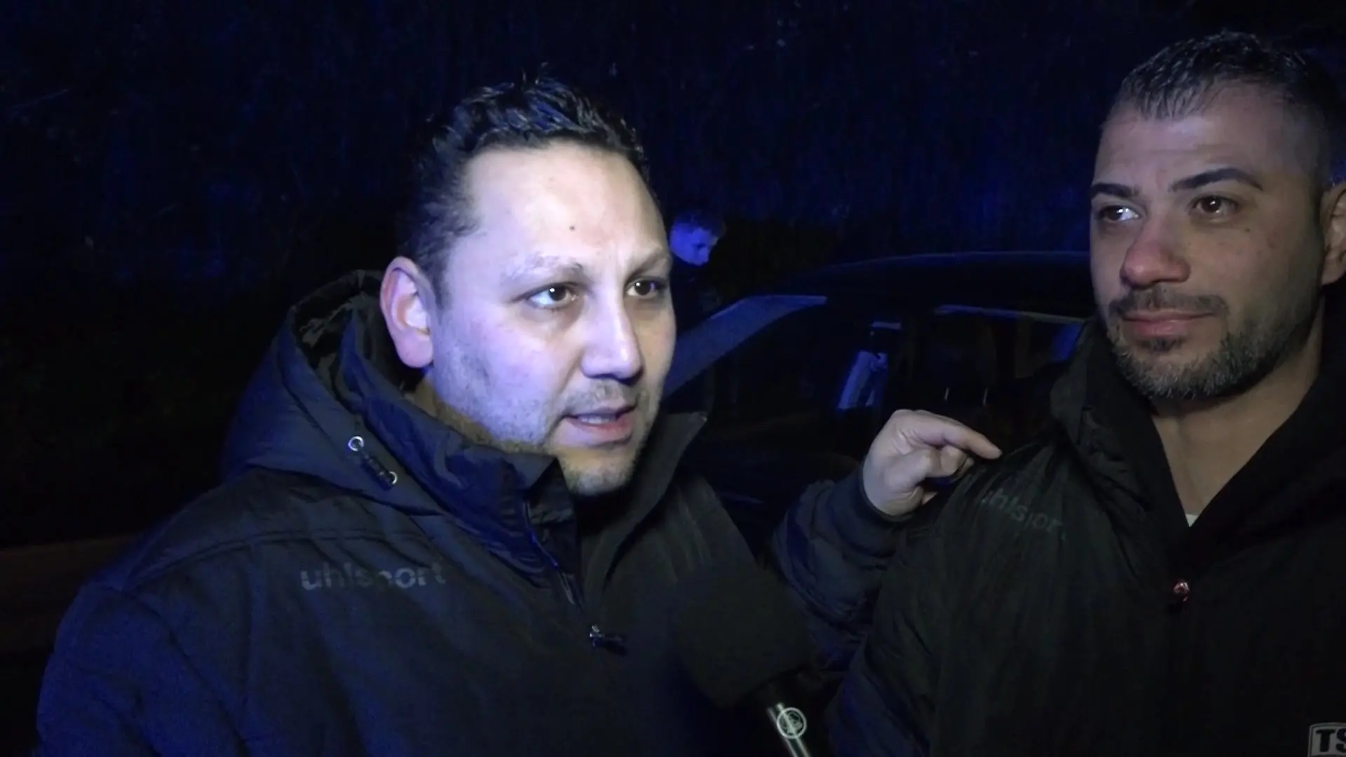 Diese Männer fahren die A46 aus Mönchengladbach kommend, als sie die irre LKW-Fahrt beobachten.
