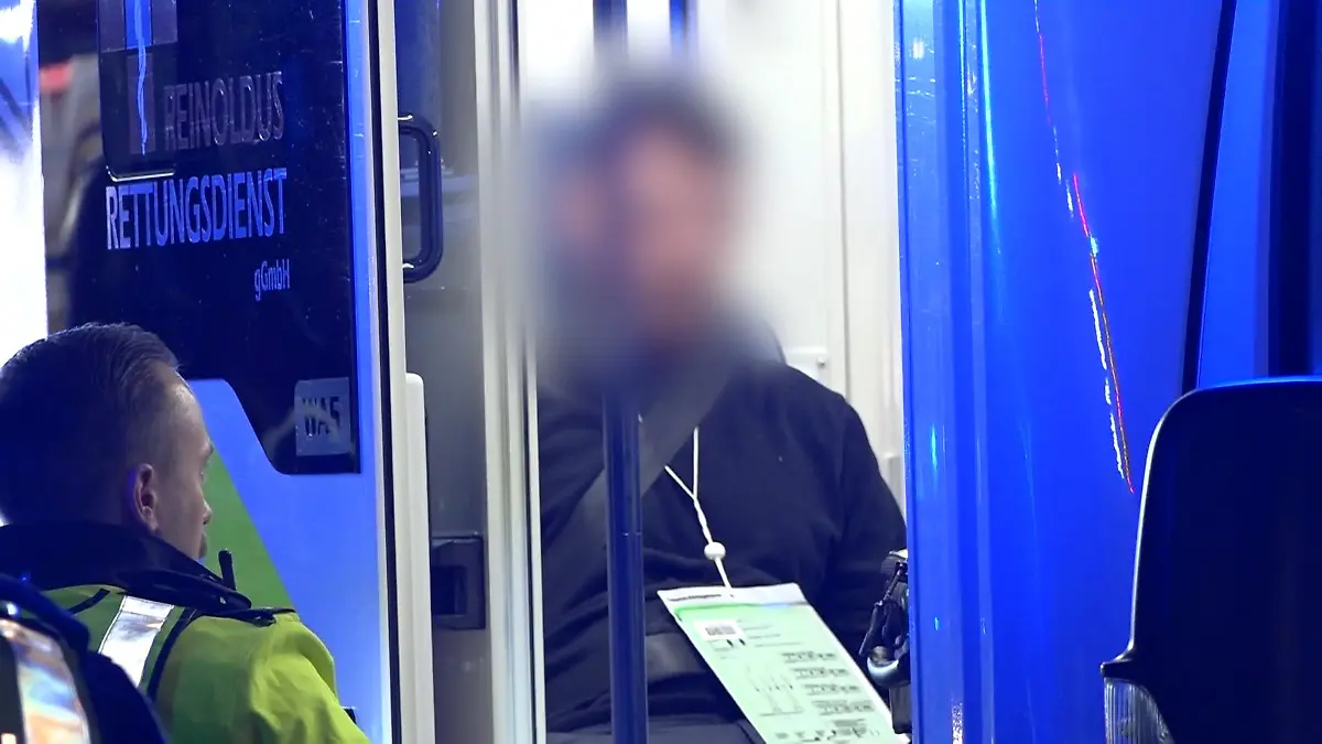 Der Lkw-Fahrer (30) aus Polen leistet bei seiner Festnahme keinen Wiederstand.