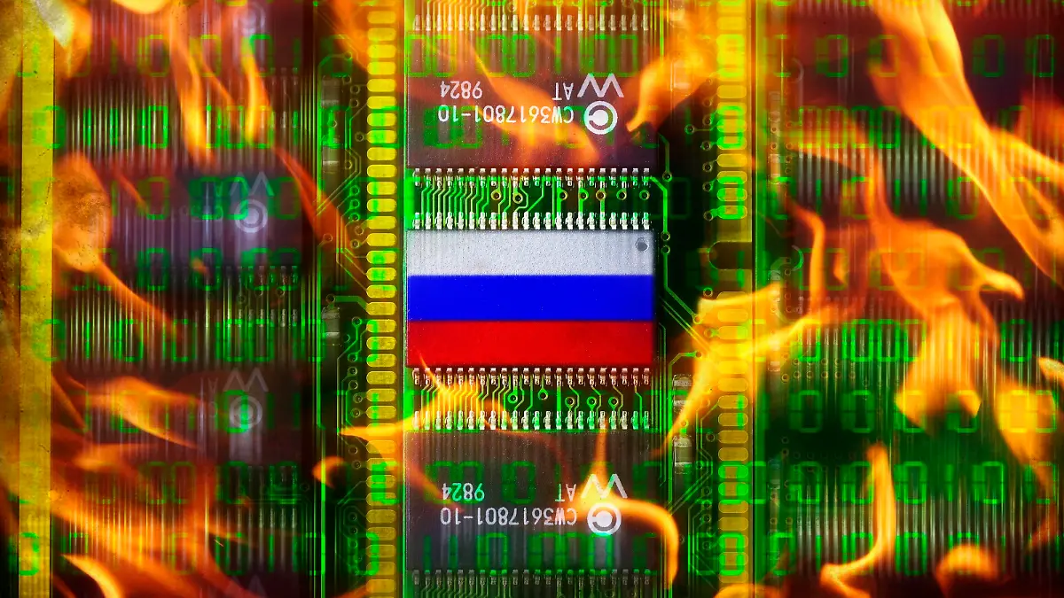 Computerplatinen mit Russland-Fahne und Flammen, Symbolfoto Cyberattacken