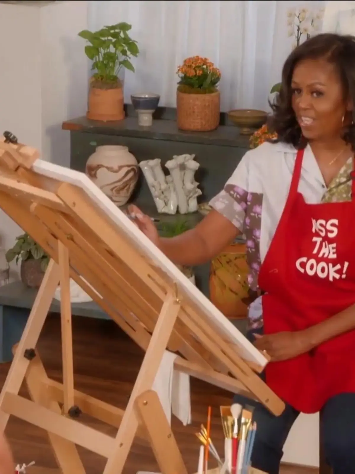 US-Talkmasterin Ellen DeGeneres und Ex-First-Lady Michelle Obama haben zusammen einen Kunstkurs in Aktzeichnen belegt. Ihre Ergebnisse präsentierten sie dann am Ende. Bei den Details hielten sich sowohl die Talkmasterin als auch die Ex-First-Lady offenbar zurück.
