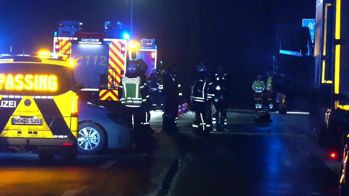 Geisterfahrer verursacht Frontalzusammenstoß mit 120 km/h Albtraum auf der A3 bei Wesel