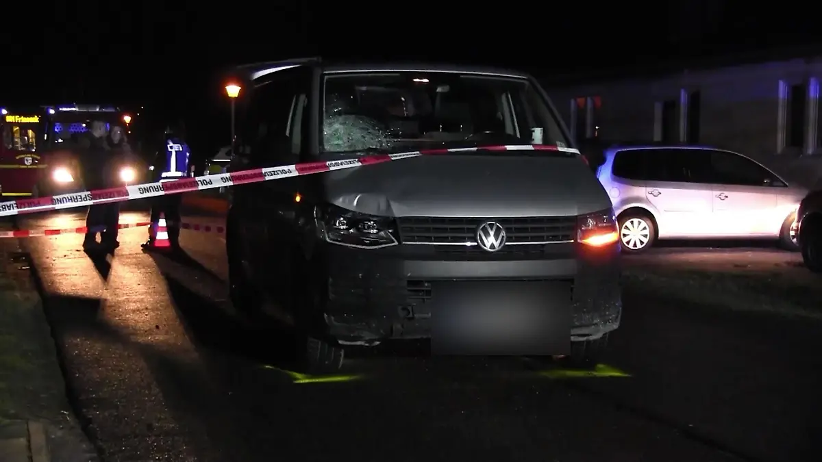 Wie es zu dem Unfall in Warsow auf einer Straße, auf der es keinen Gehweg gibt, ermittelt jetzt die Polizei