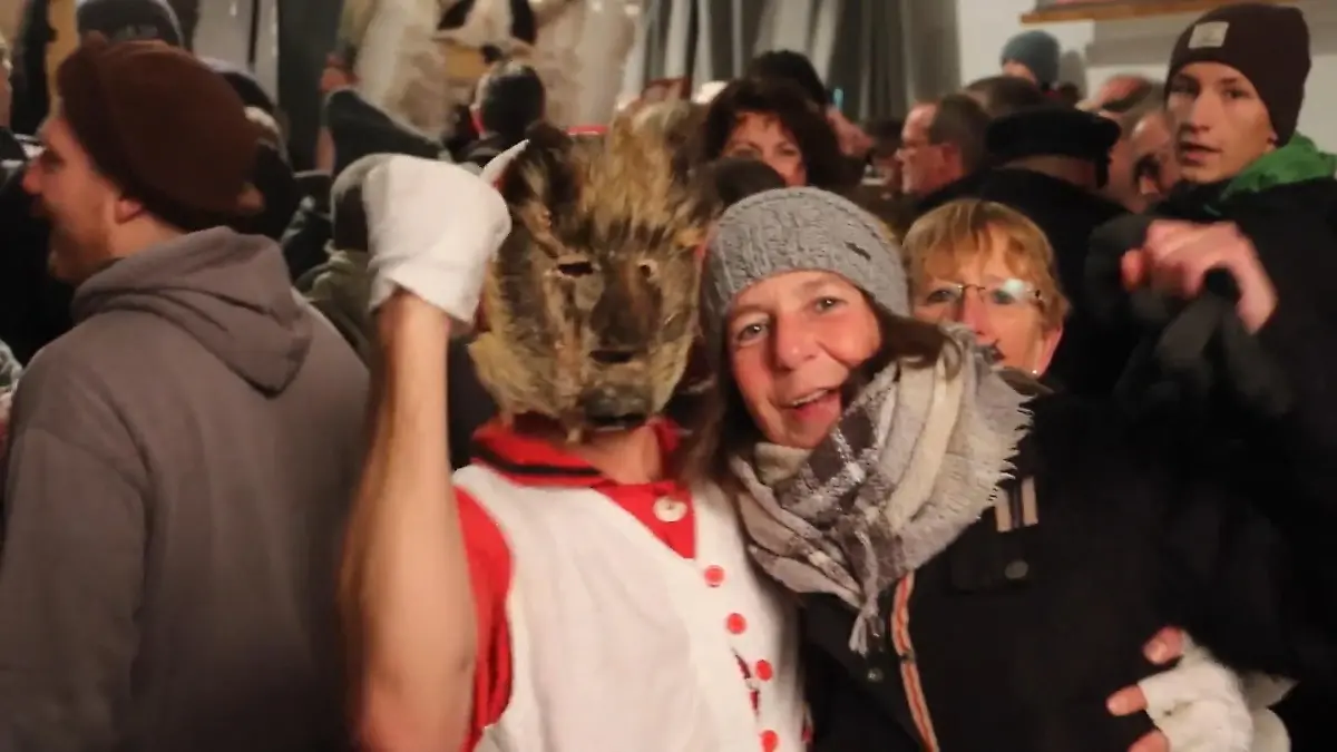 Hat das Frauen-Verprügeln ein Ende? Bizarrer Nikolaus-Brauch auf Borkum