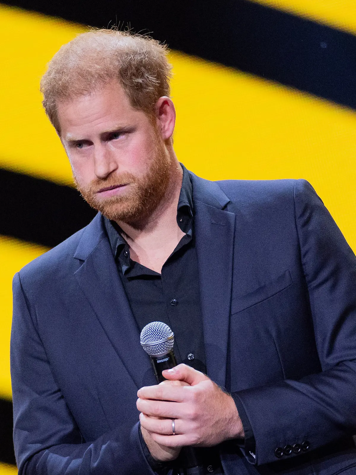 
Prinz Harry, Herzog von Sussex, spricht während der Abschlussfeier der 6. Invictus Games in der Merkur Spiel-Arena. Der paralympische Wettbewerb für kriegsversehrte Sportler war erstmals in Deutschland zu Gast.