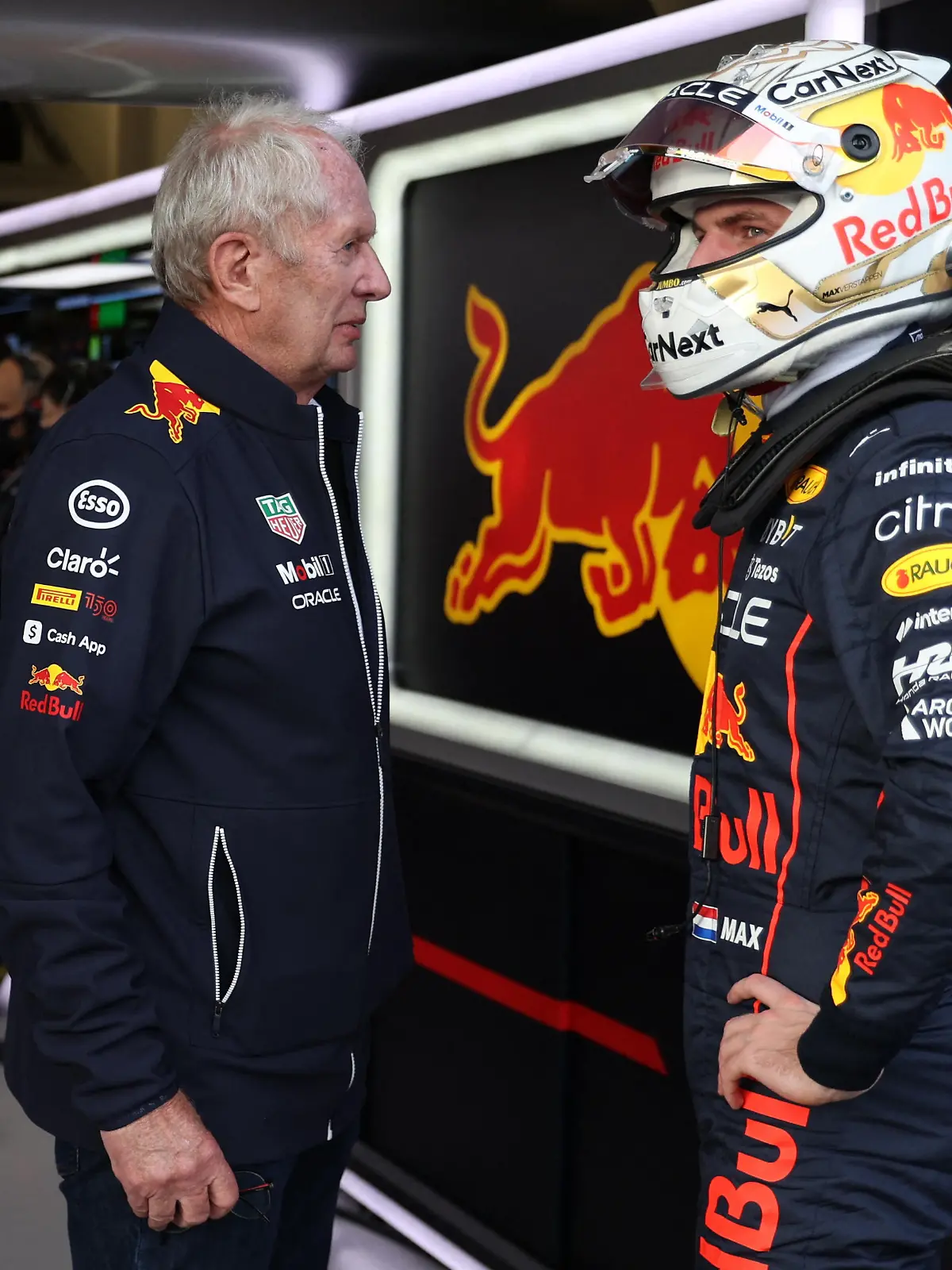 Formula One F1 - Australian Grand Prix - Melbourne Grand Prix Circuit, Melbourne, Australia - April 7, 2022 Red Bull's driver development program Helmut Marko with Red Bull's Max Verstappen during practice REUTERS/Loren Elliott