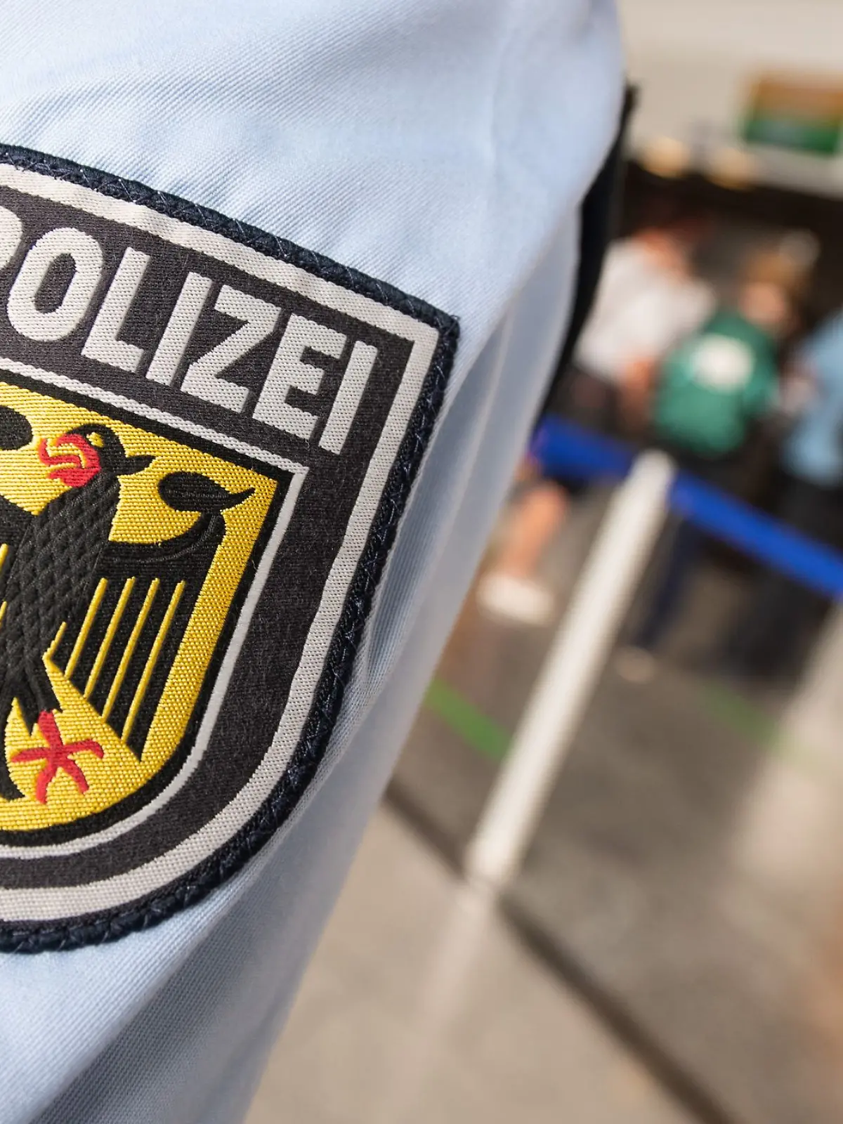 Bild zu: "Er kotzte und rauchte im Flieger - Aggro-Passagier festgenommen"