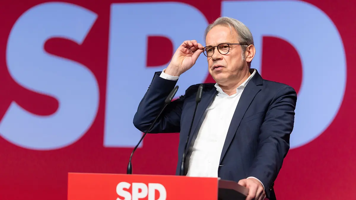 Thüringens SPD-Vorsitzender Georg Maier wirbt um Zustimmung für den Brombeer-Koalitionsvertrag. (Archivbild)