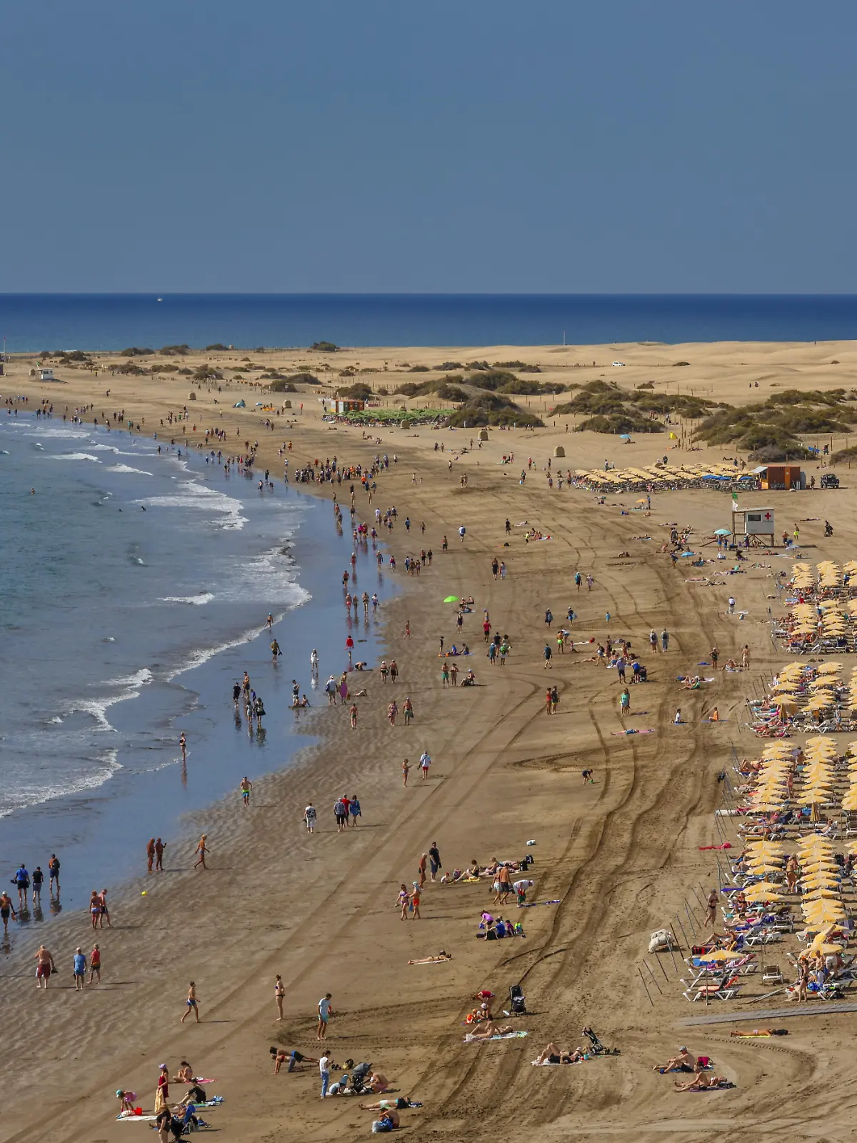 Strand von Playa des Ingles mit den Dünen von Maspalomas, Gran Canaria, Kanarische Inseln, Spanien, 