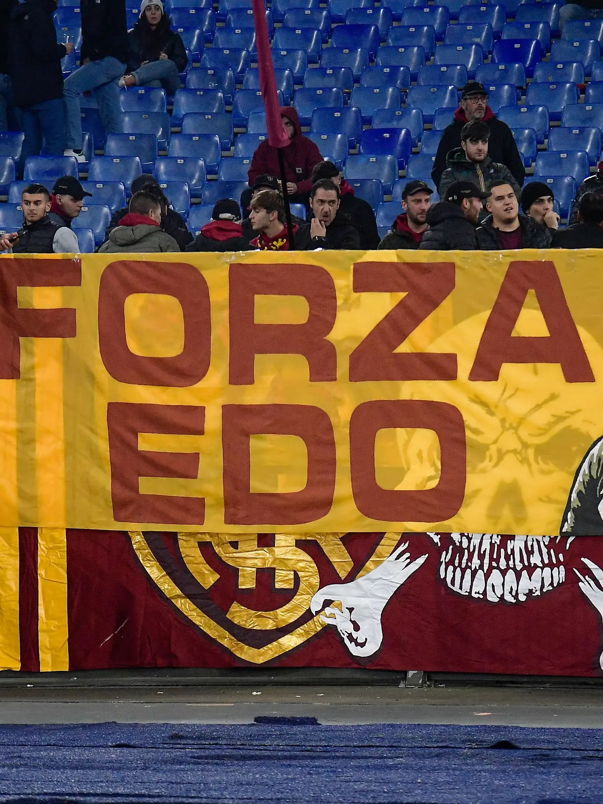 Edoardo Bove erhält zahlreiche Genesungswünsche, unter anderem von den Fans der AS Rom.