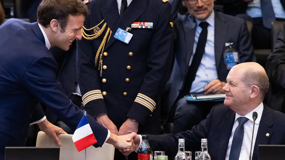News Themen der Woche KW12 News Bilder des Tages President of France Emmanuel Macron, meets with, Chancellor of Germany Olaf Scholz and during an extraordinary summit of thee NATO North Atlantic Treaty Organization military alliance, Thursday 24 March 2022, in Brussels. PUBLICATIONxNOTxINxBELxFRAxNED BENOITxDOPPAGNE 25324228