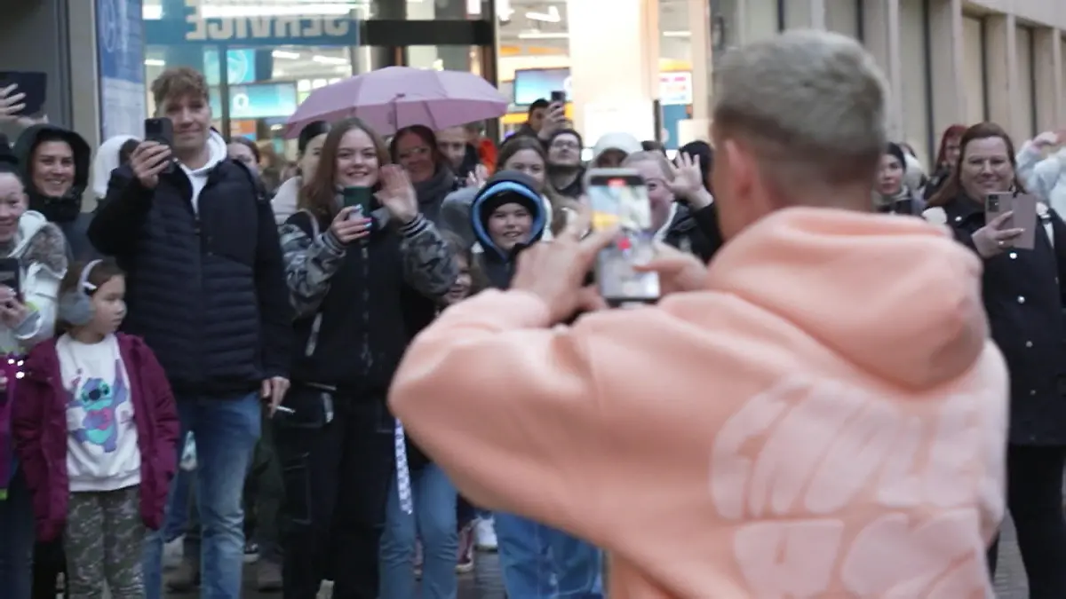 Wie Twenty4Tim seinen Erfolg erklärt Influencer zwischen eigener Marke und Kreislaufkollaps