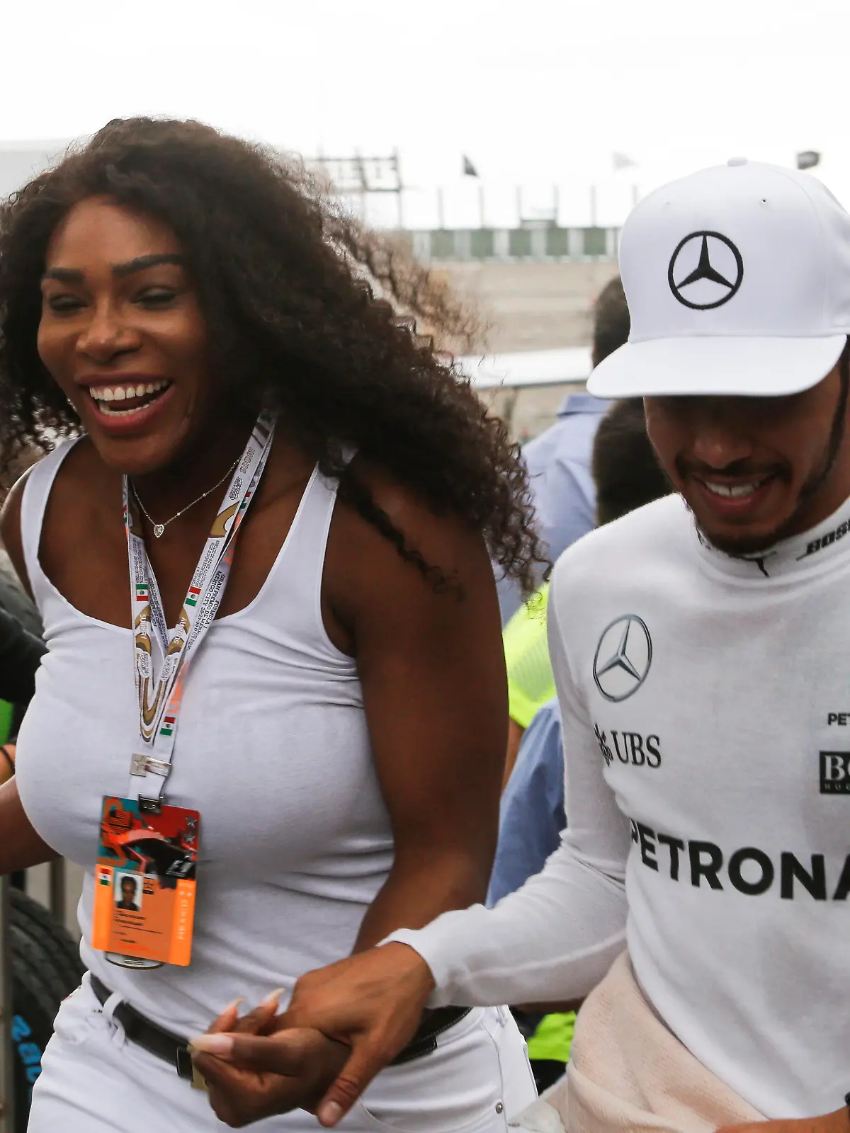 Mexican Grand Prix Race Race winner Lewis Hamilton GBR Mercedes AMG F1 celebrates with Serena Williams USA Tennis Player at Formula One World Championship, WM, Weltmeisterschaft Rd19, Mexican Grand Prix, Race, Circuit Hermanos Rodriguez, Mexico City, Mexico, Sunday 30 October 2016. BEST IMAGE dcd1630oc497