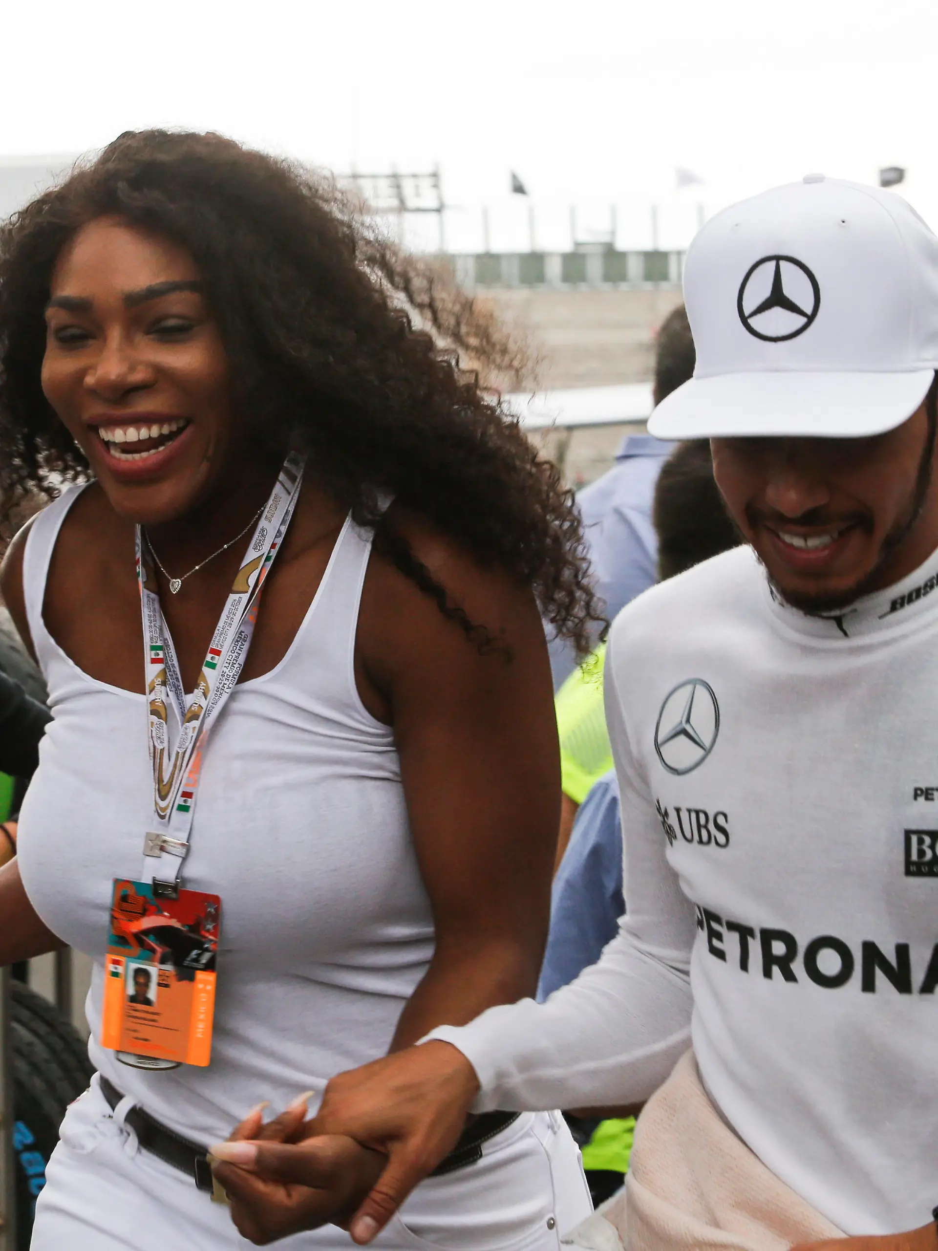 Mexican Grand Prix Race Race winner Lewis Hamilton GBR Mercedes AMG F1 celebrates with Serena Williams USA Tennis Player at Formula One World Championship, WM, Weltmeisterschaft Rd19, Mexican Grand Prix, Race, Circuit Hermanos Rodriguez, Mexico City, Mexico, Sunday 30 October 2016. BEST IMAGE dcd1630oc497