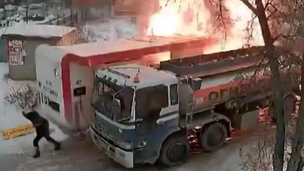 Explosion am Zapfhahn – Tankwagenfahrer mittendrin! Sie rennen um ihr Leben